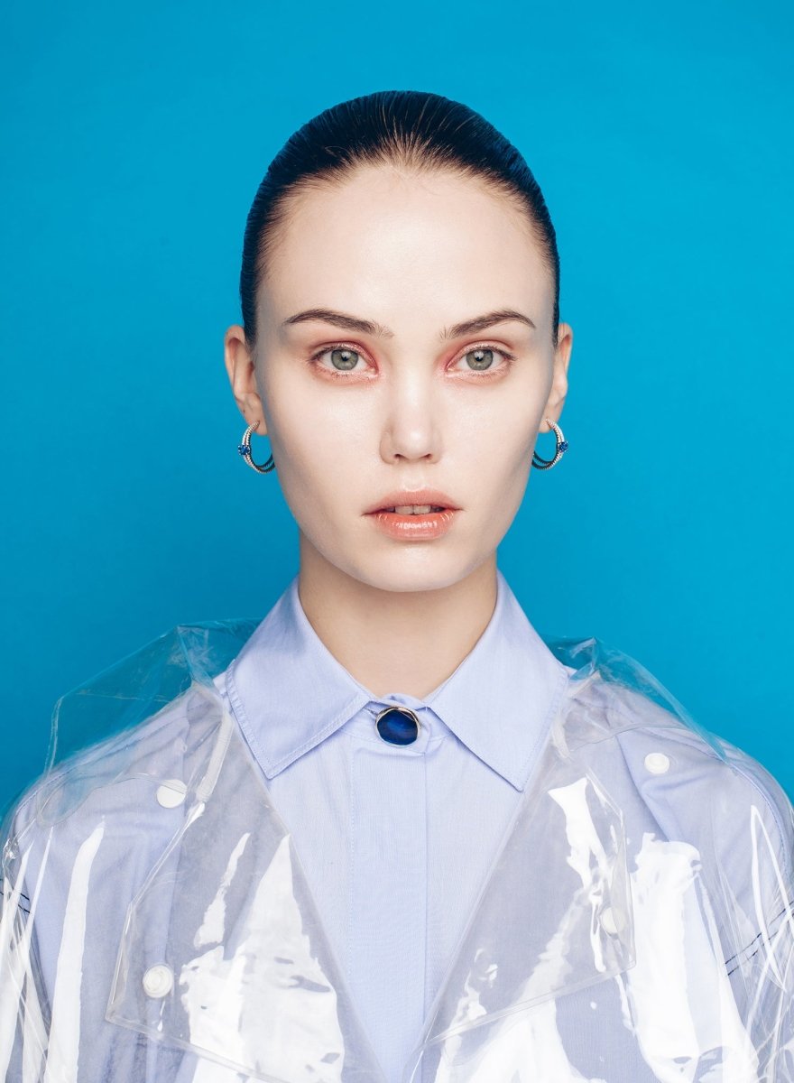 Pendientes aro motivo central de cuarzo adamantino azul y carril de circonitas