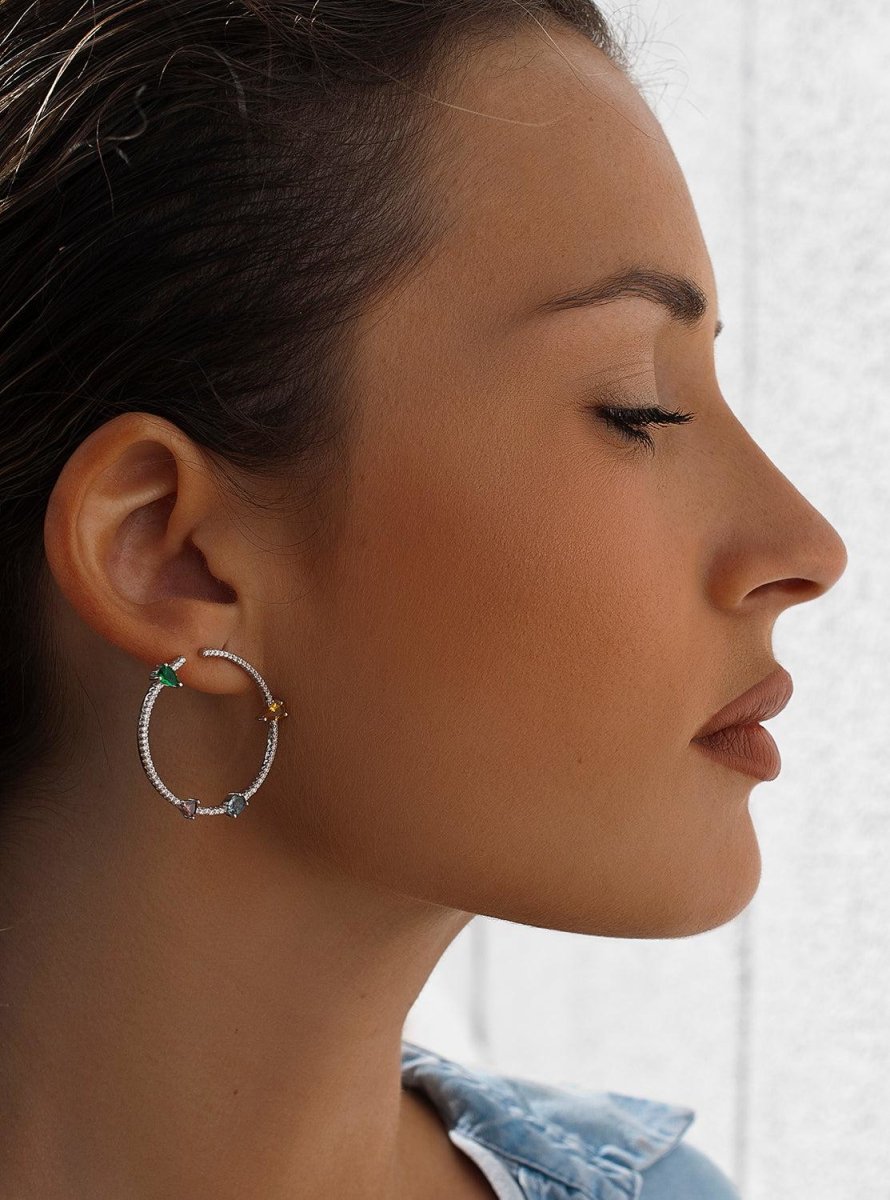 Pendientes aro originales con gemas disposición asimétrica multicolor