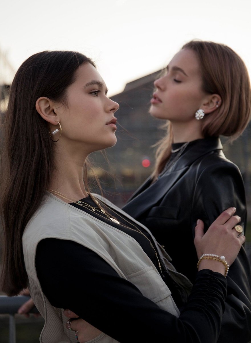 earrings hoop original design central bar with three pearls