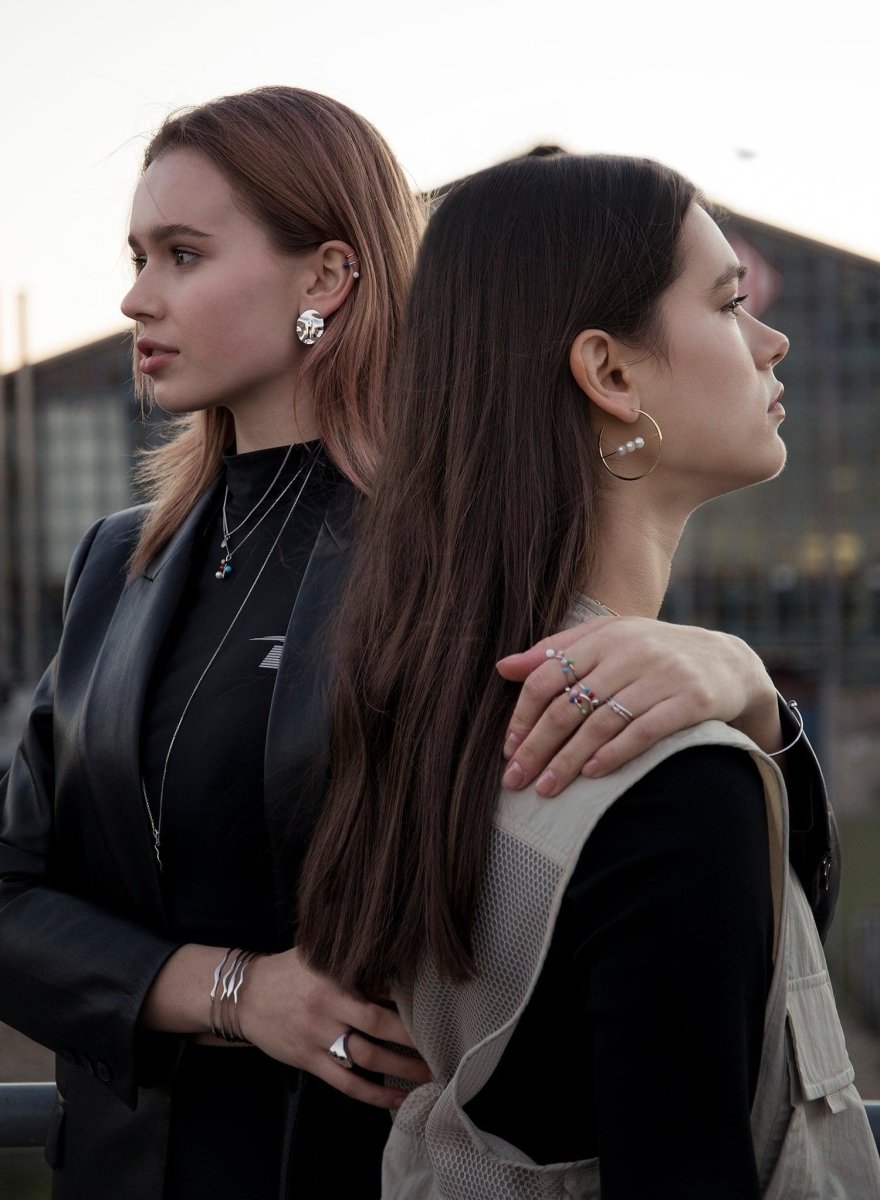 earrings hoop original design central bar with three pearls