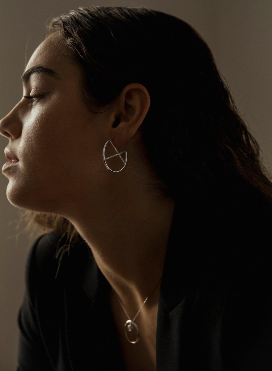 Boucles d'oreilles créole originaux design rails enzircon croisés