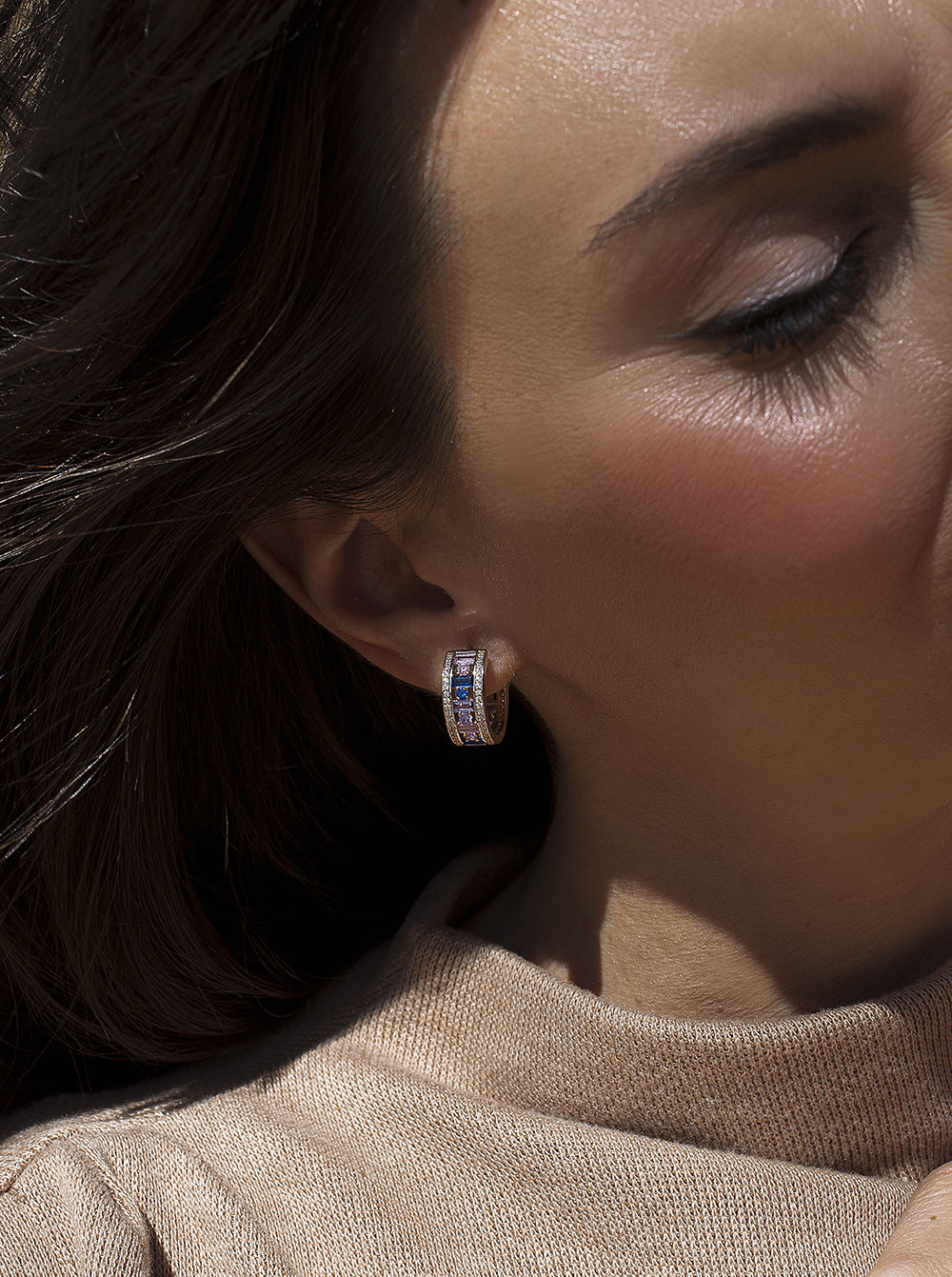 Pendientes aro pequeños diseño carril de gemas multicolor-LINEARGENT