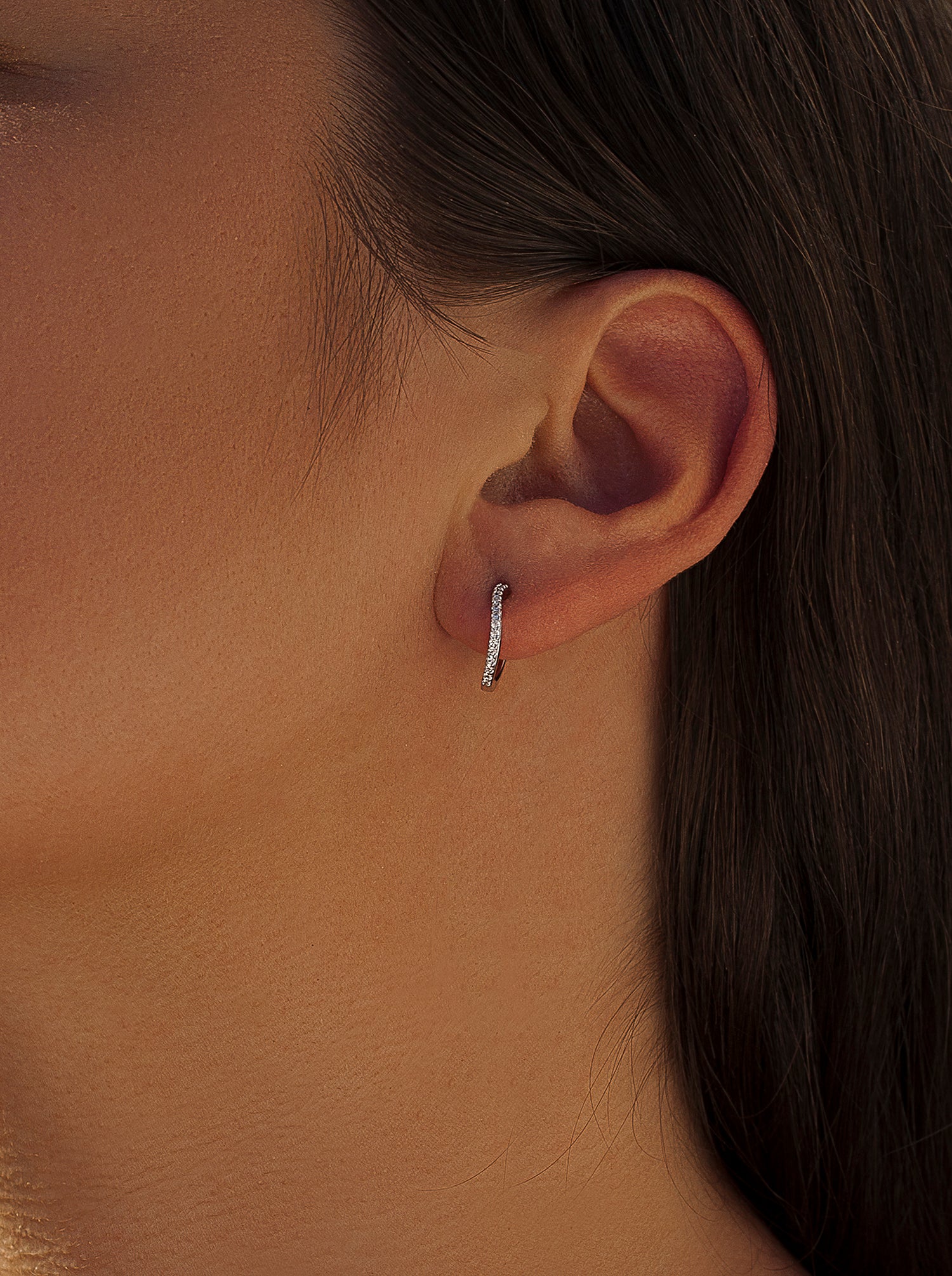 Pendientes aro pequeños diseño curvilíneo con circonitas