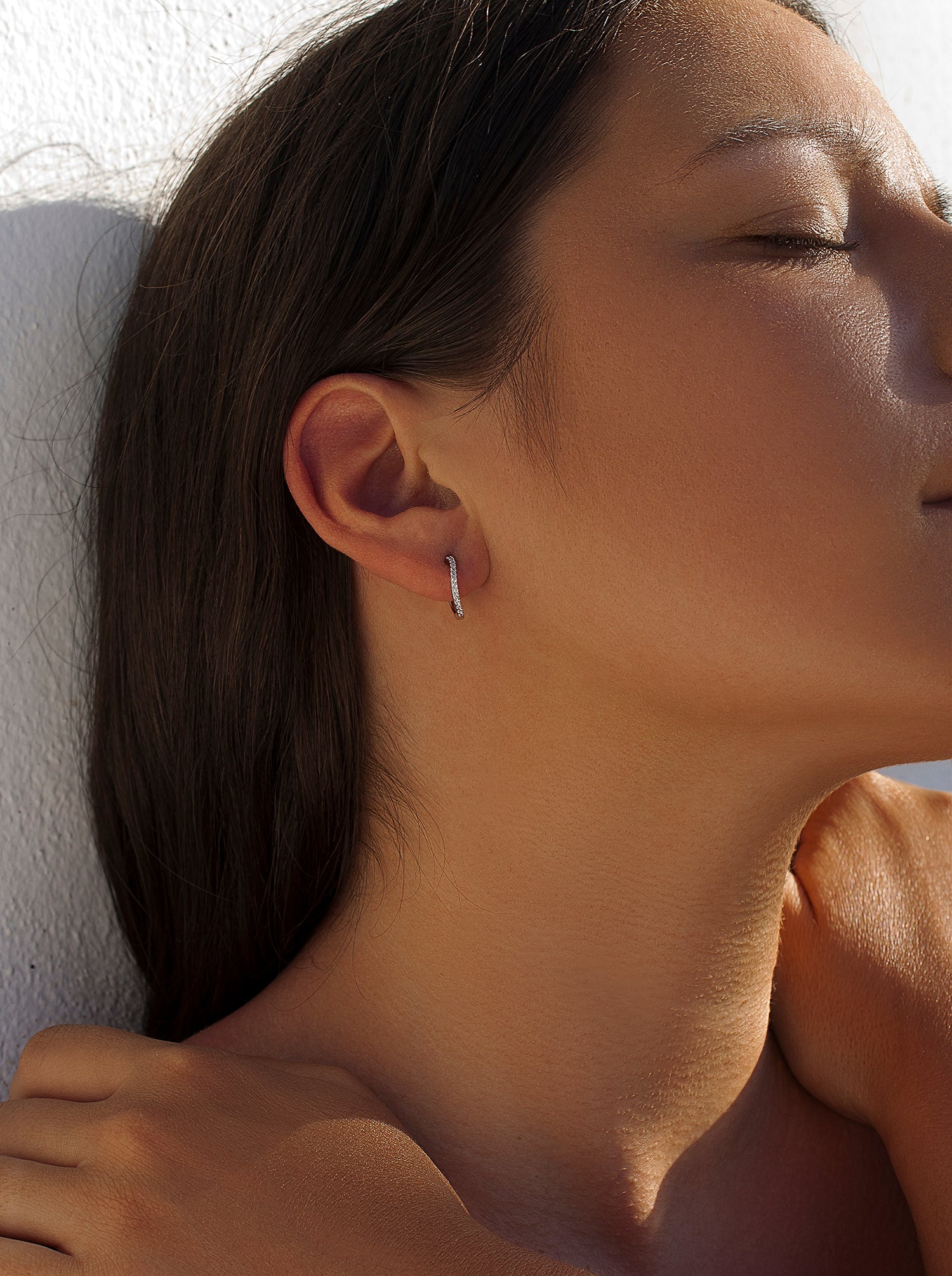 Pendientes aro pequeños diseño curvilíneo con circonitas