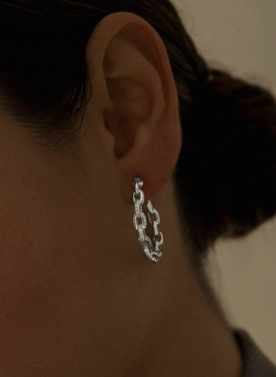 Pendientes aro plata originales diseño de cadena y detalle circonitas-LINEARGENT