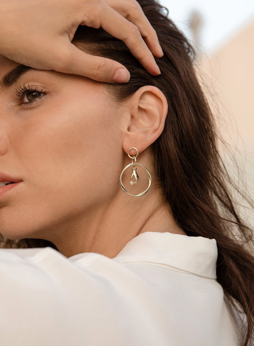 Boucles d'oreilles créoles avec pendentifs design breloque main et LINEARGENT