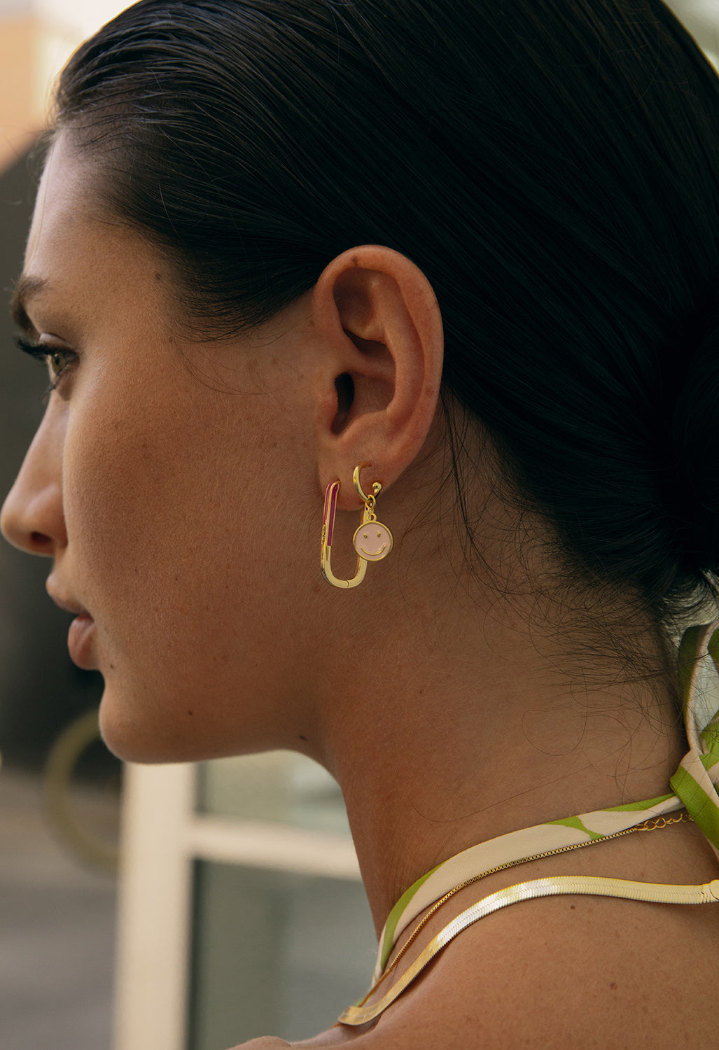 Pendientes aros con colgantes diseño medalla smile en esmalte