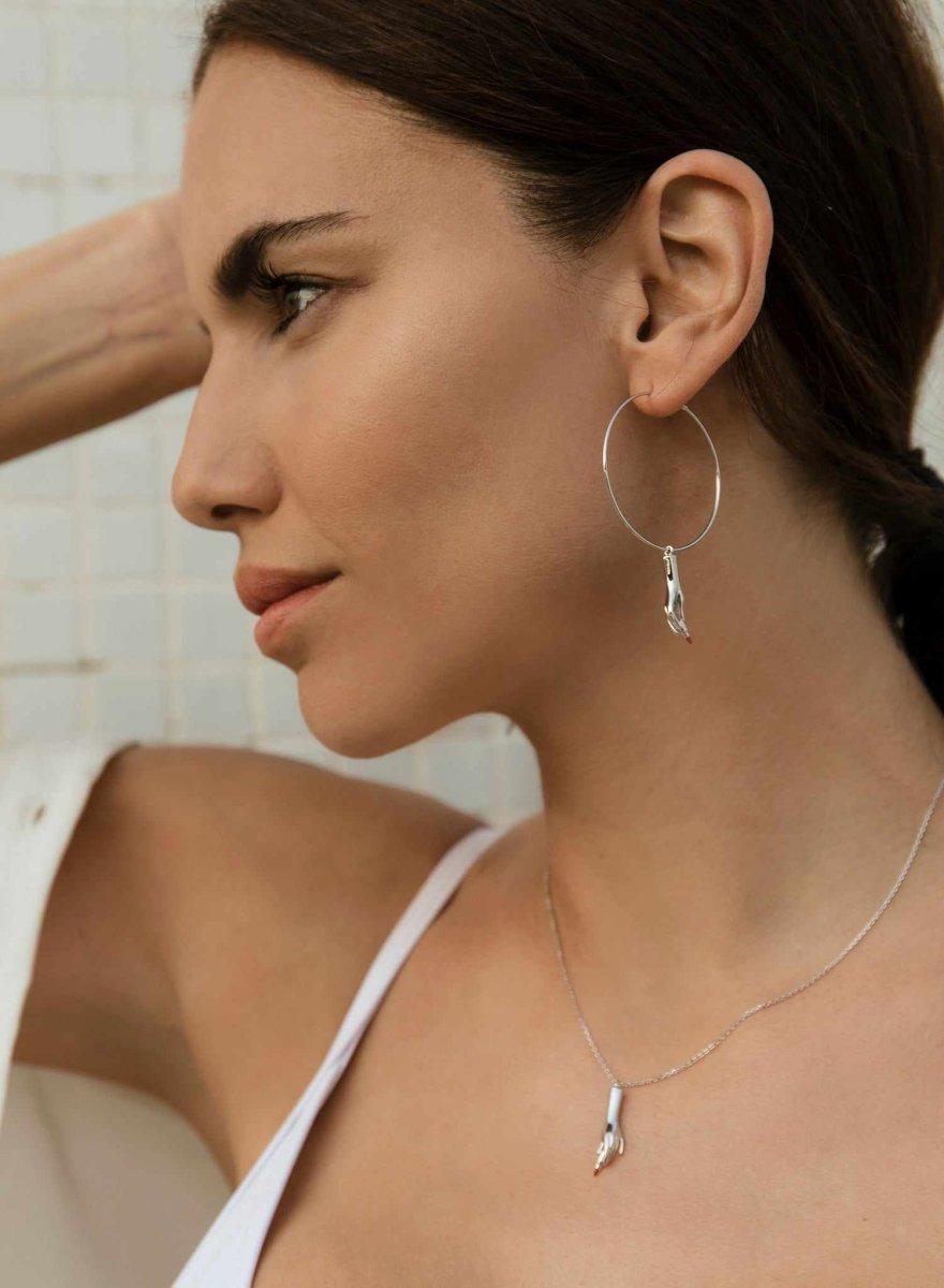 Boucles d'oreilles créoles avec pendentifs motif main et LINEARGENT