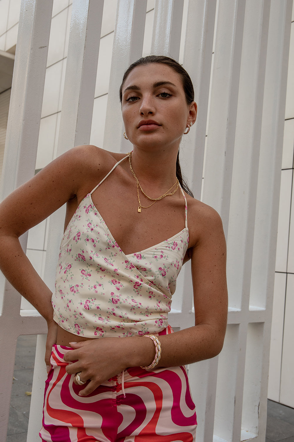 Pendientes aros diseño bubble esmalte rosa con circonitas