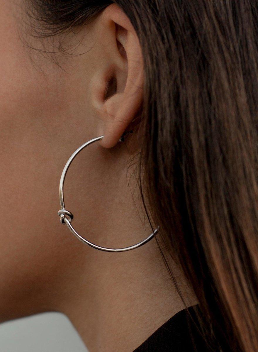 Pendientes aros grandes detalle de nudo y plata lisa-LINEARGENT