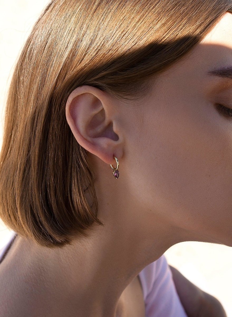 Pendientes aros pequeños bañados en oro diseño cuarzo adamantino perilla rojiza-LINEARGENT