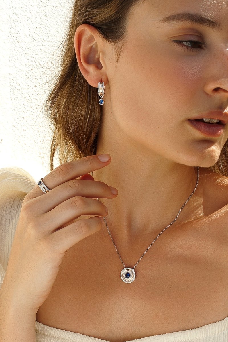 Pendientes aros pequeños diseño de charm azul y circonitas