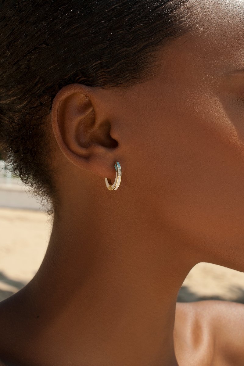 Pendientes aros pequeños diseño esmalte bicolor y circonitas