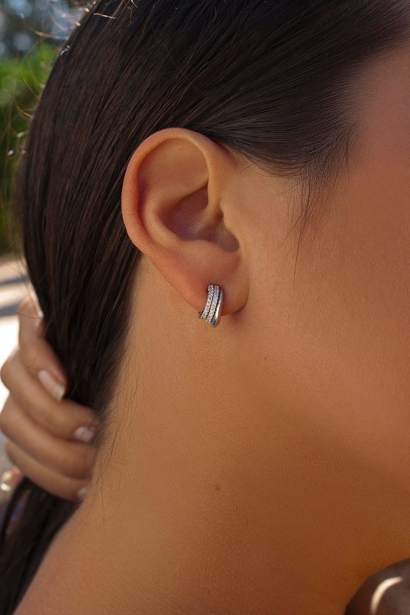 Pendientes aros pequeños diseño ondulado con circonitas engastadas-LINEARGENT