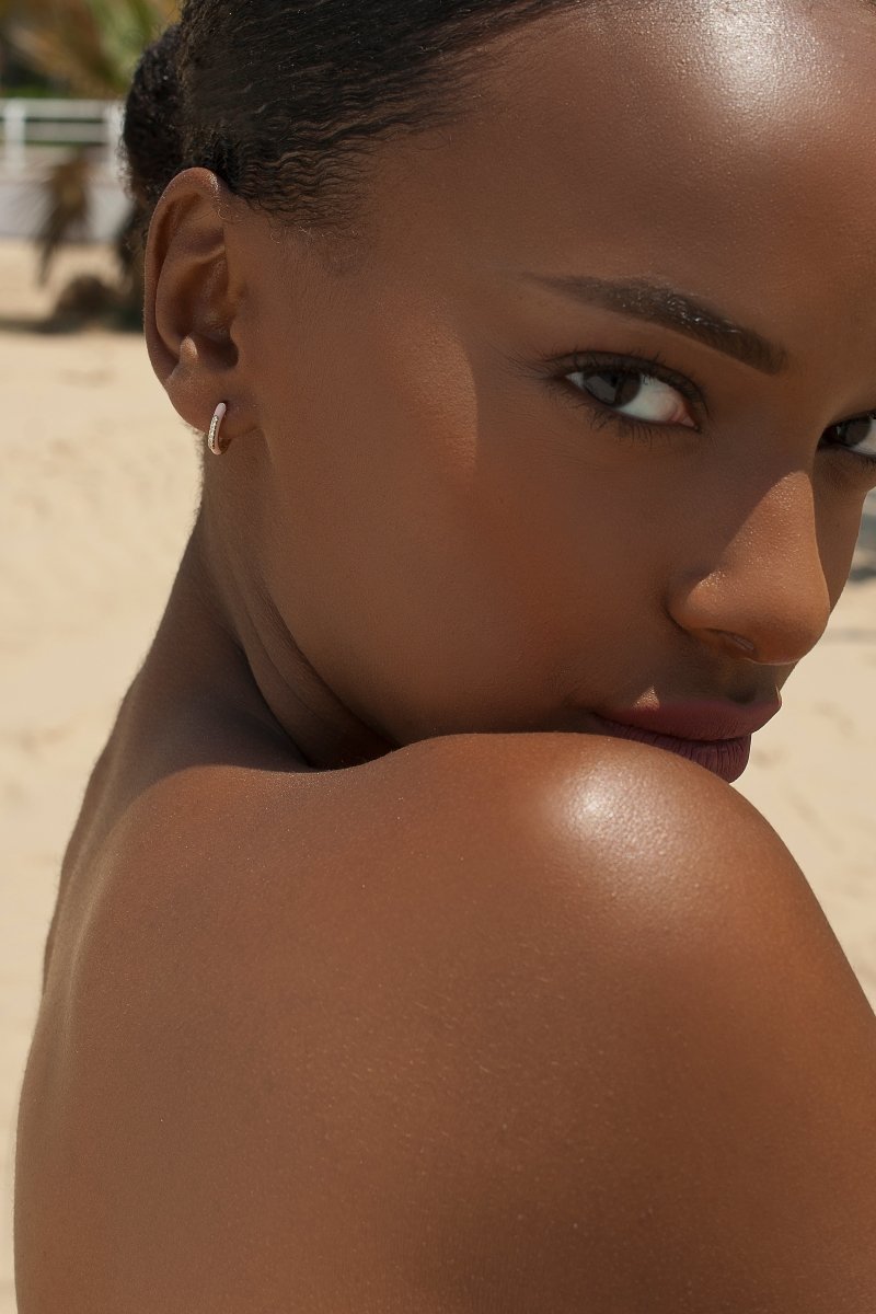 earrings hoops small pink varnish and line of central zirconias