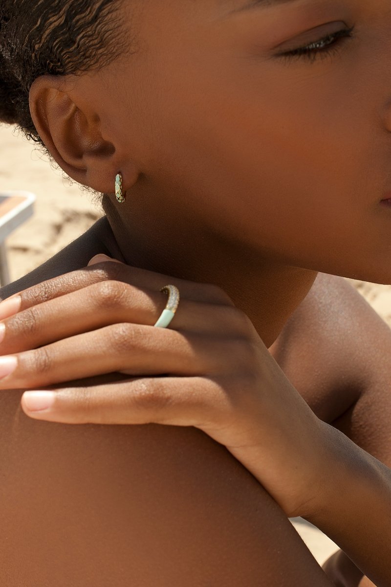 Pendientes aros pequeños estampado geométrico tono blanco-LINEARGENT