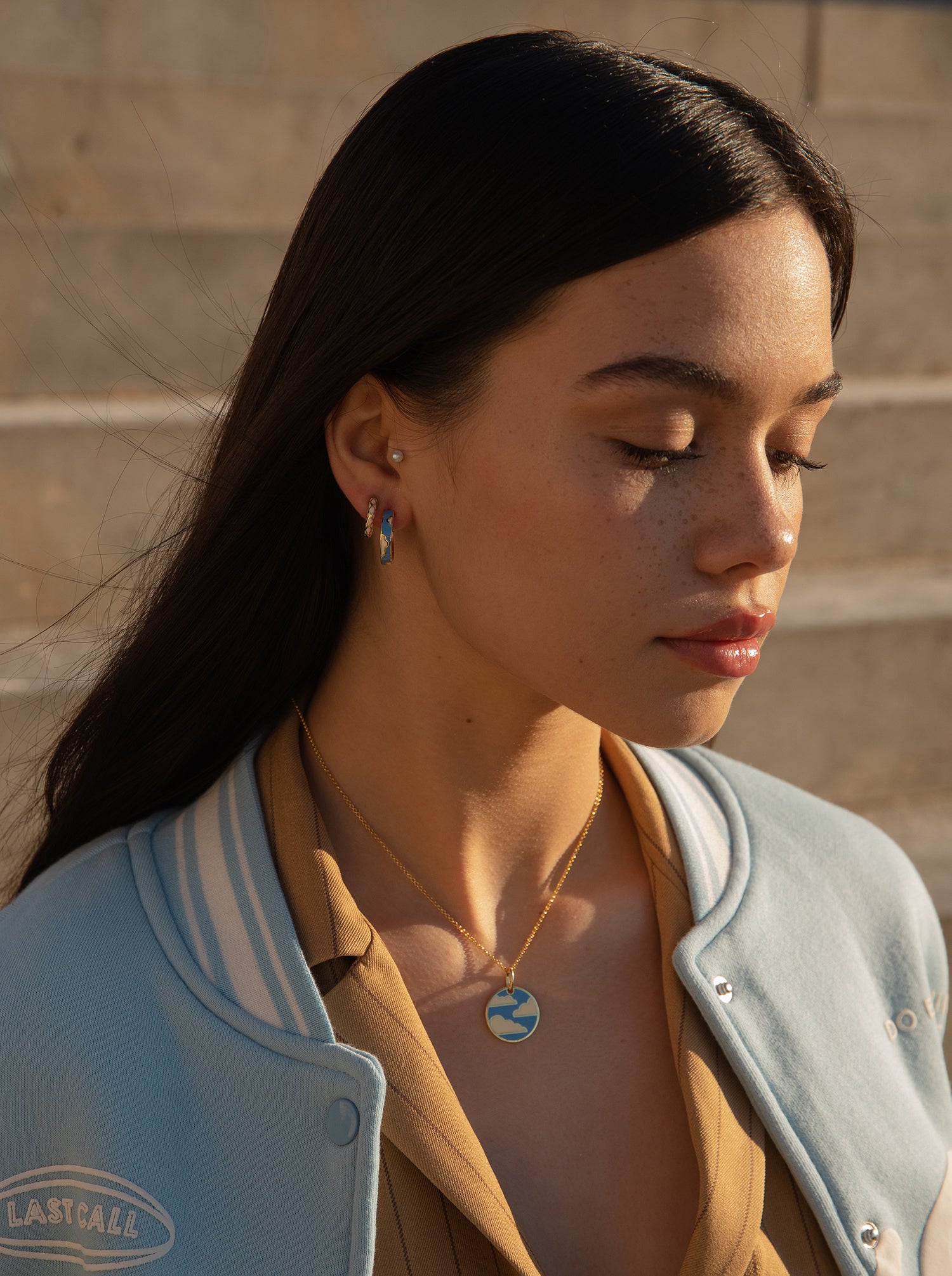 Pendientes aros pequeños estampado geométrico tono rosa