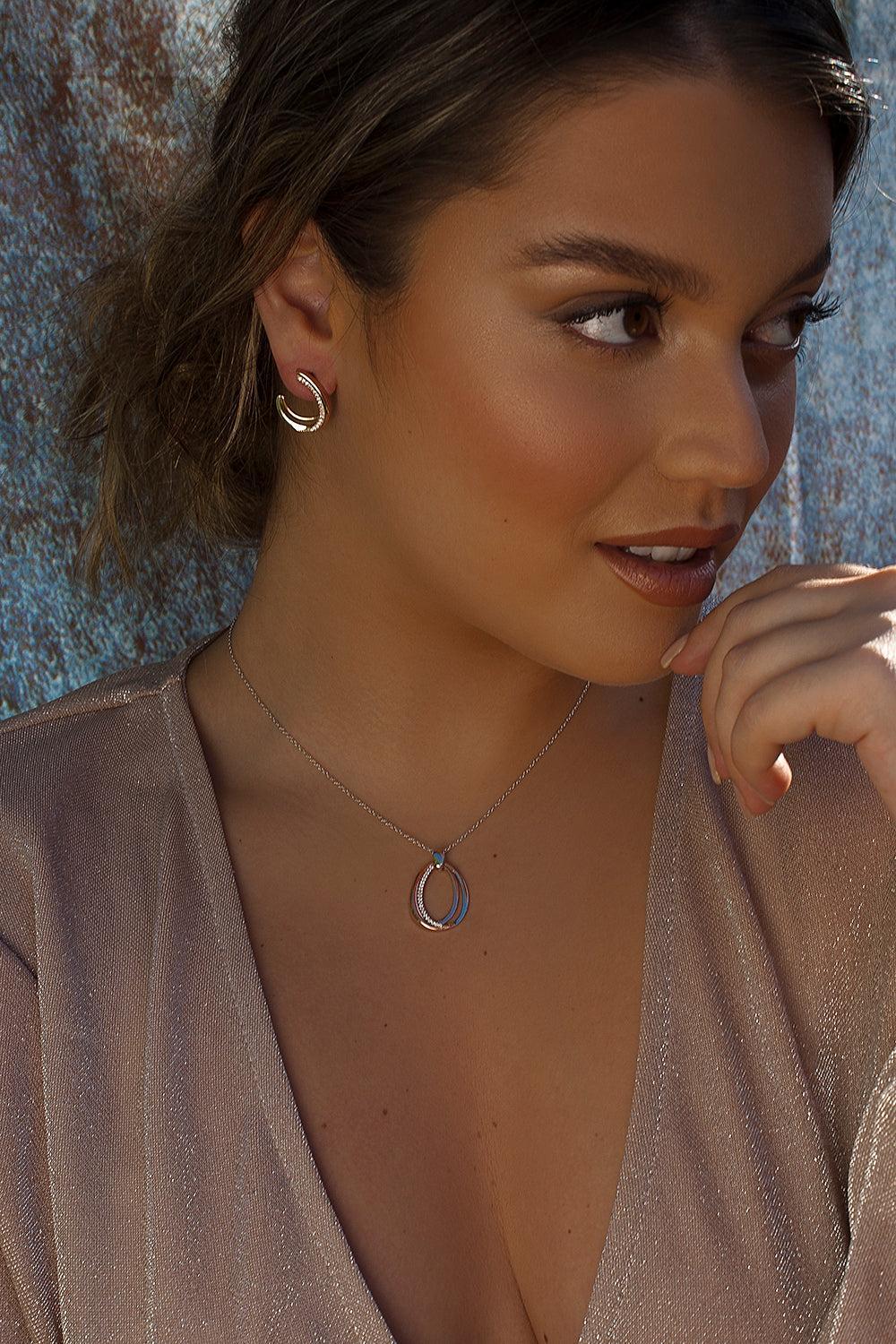 Pendientes bicolor de plata bañada en rosa con circonitas.