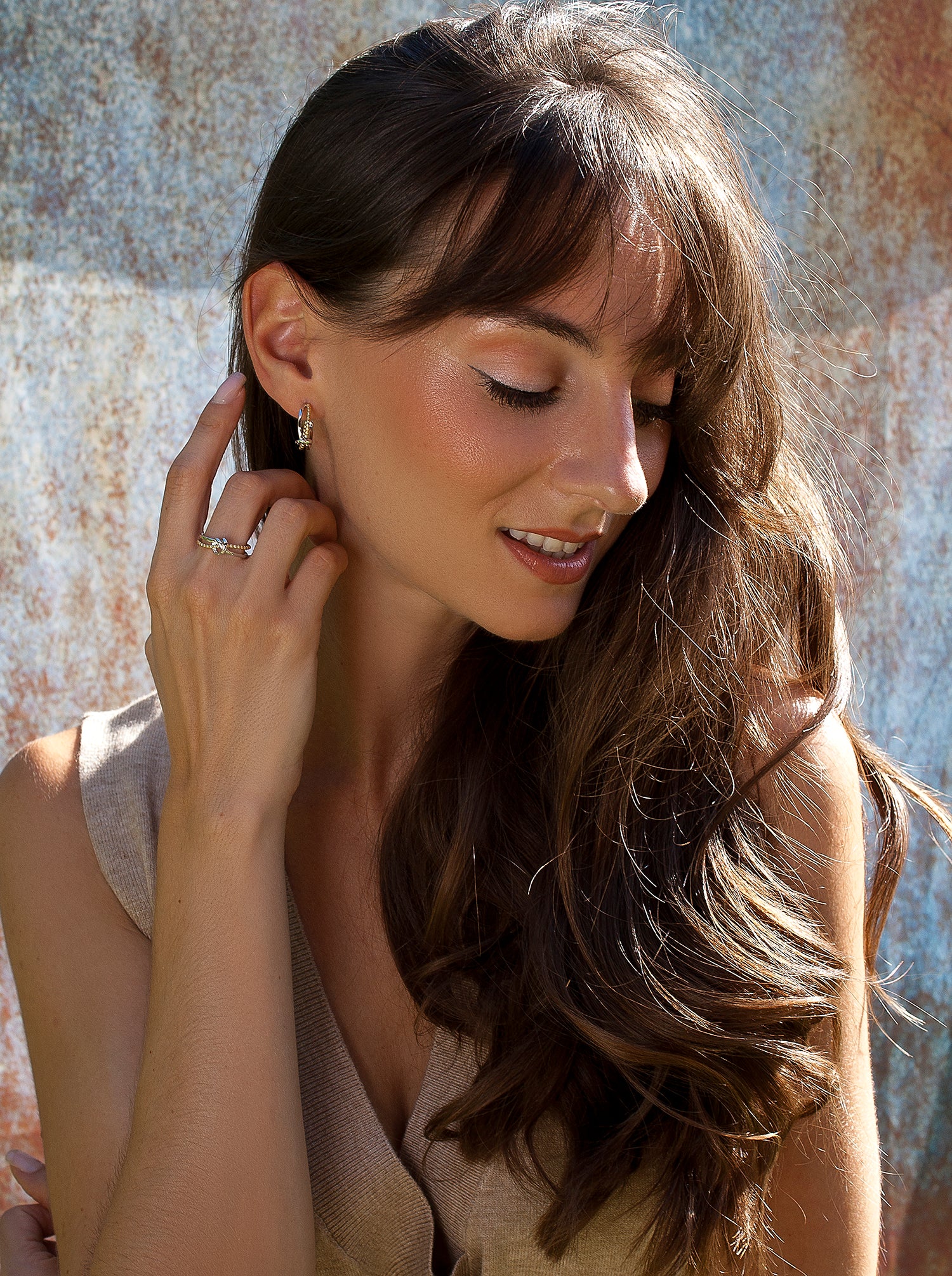 Pendientes bicolor de plata estilo aro diseño doble raíl con nudo