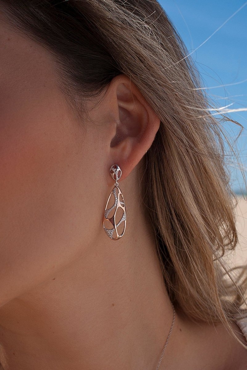 Pendientes bicolor diseño de red con circonitas