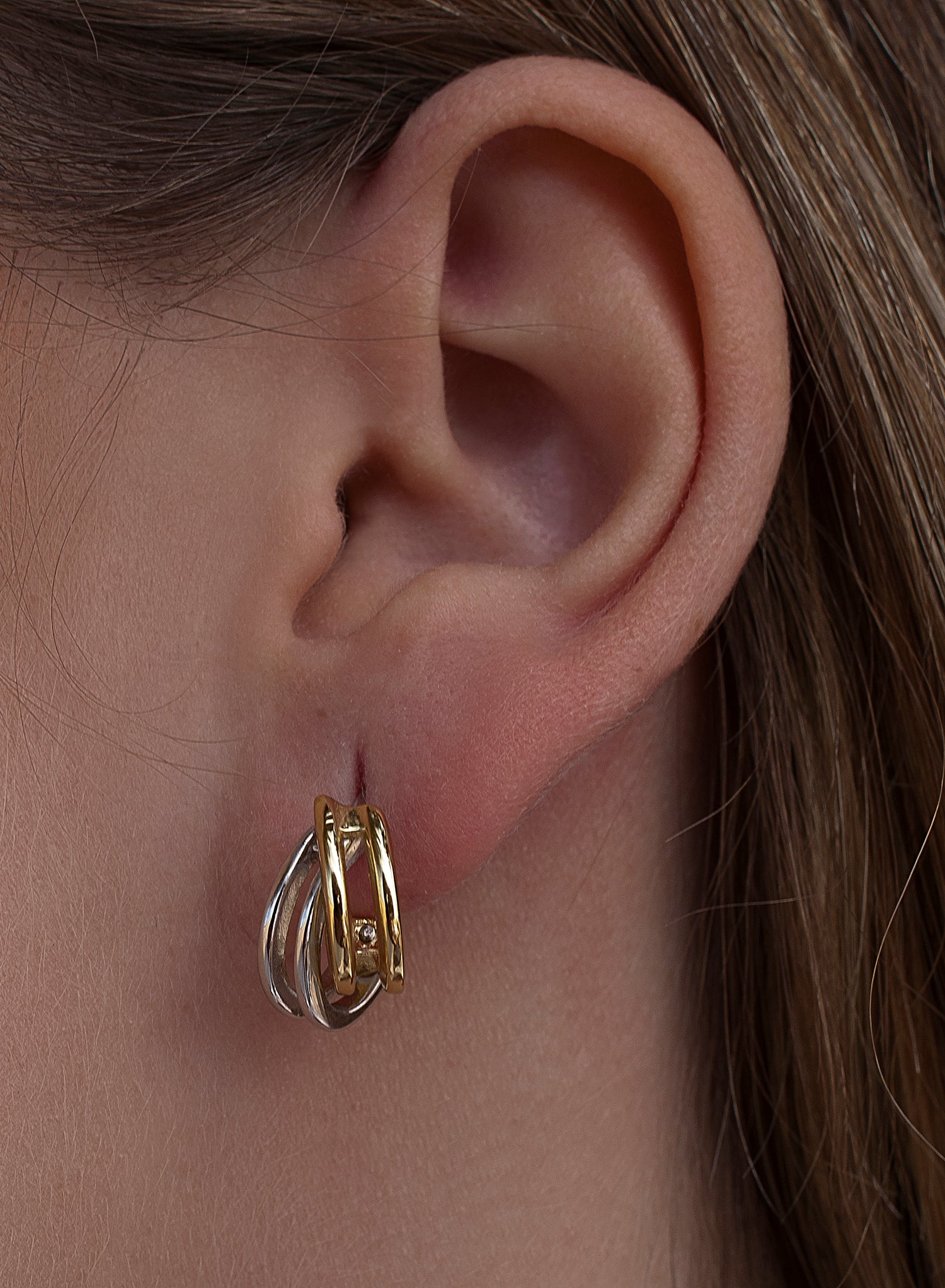 Pendientes bicolor diseño entrelazado de cuatro carriles-LINEARGENT