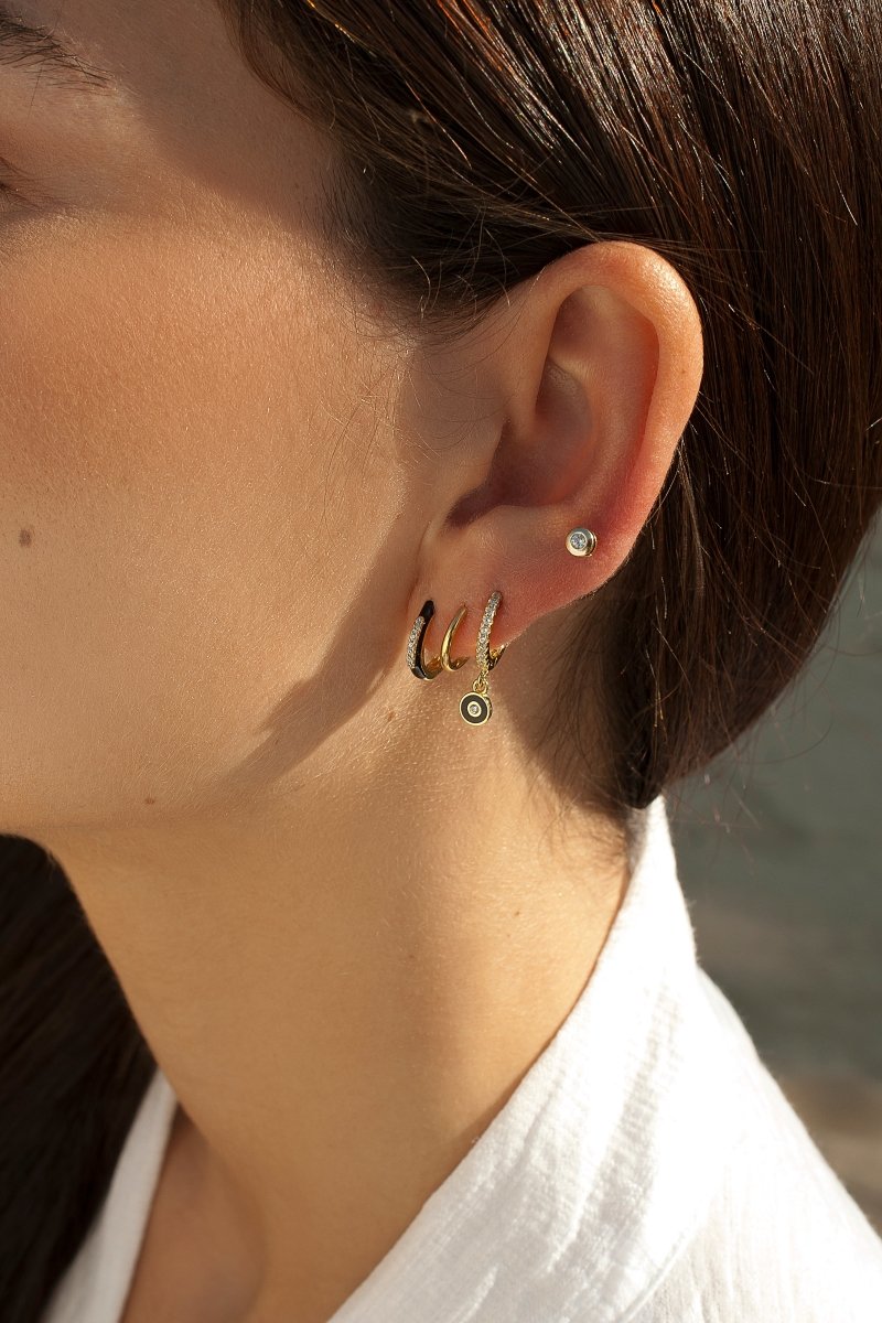 Pendientes botón diseño esmalte negro combinado con plata y circonita