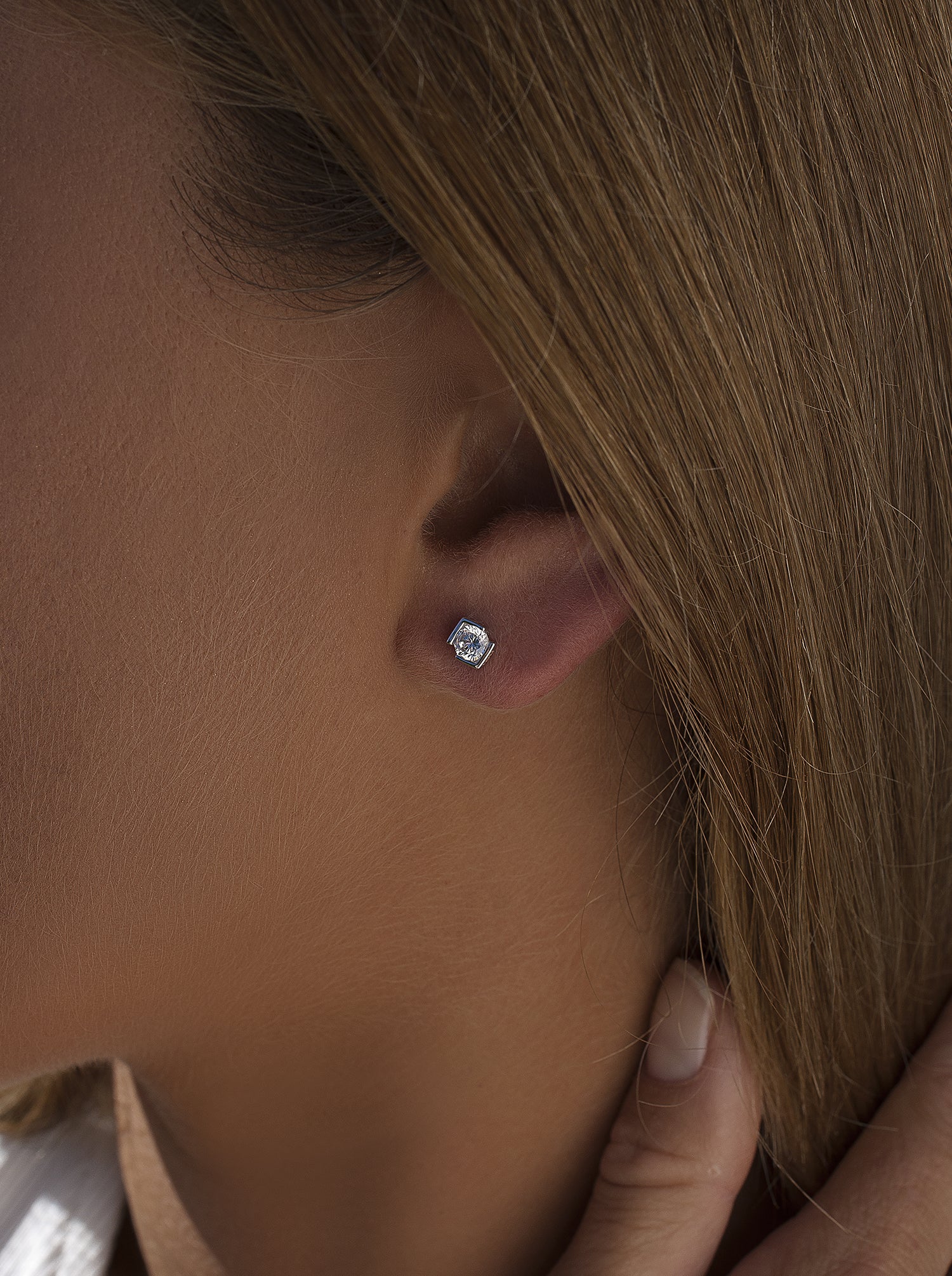 Pendientes botón diseño grapa con circonita en talla redonda-LINEARGENT