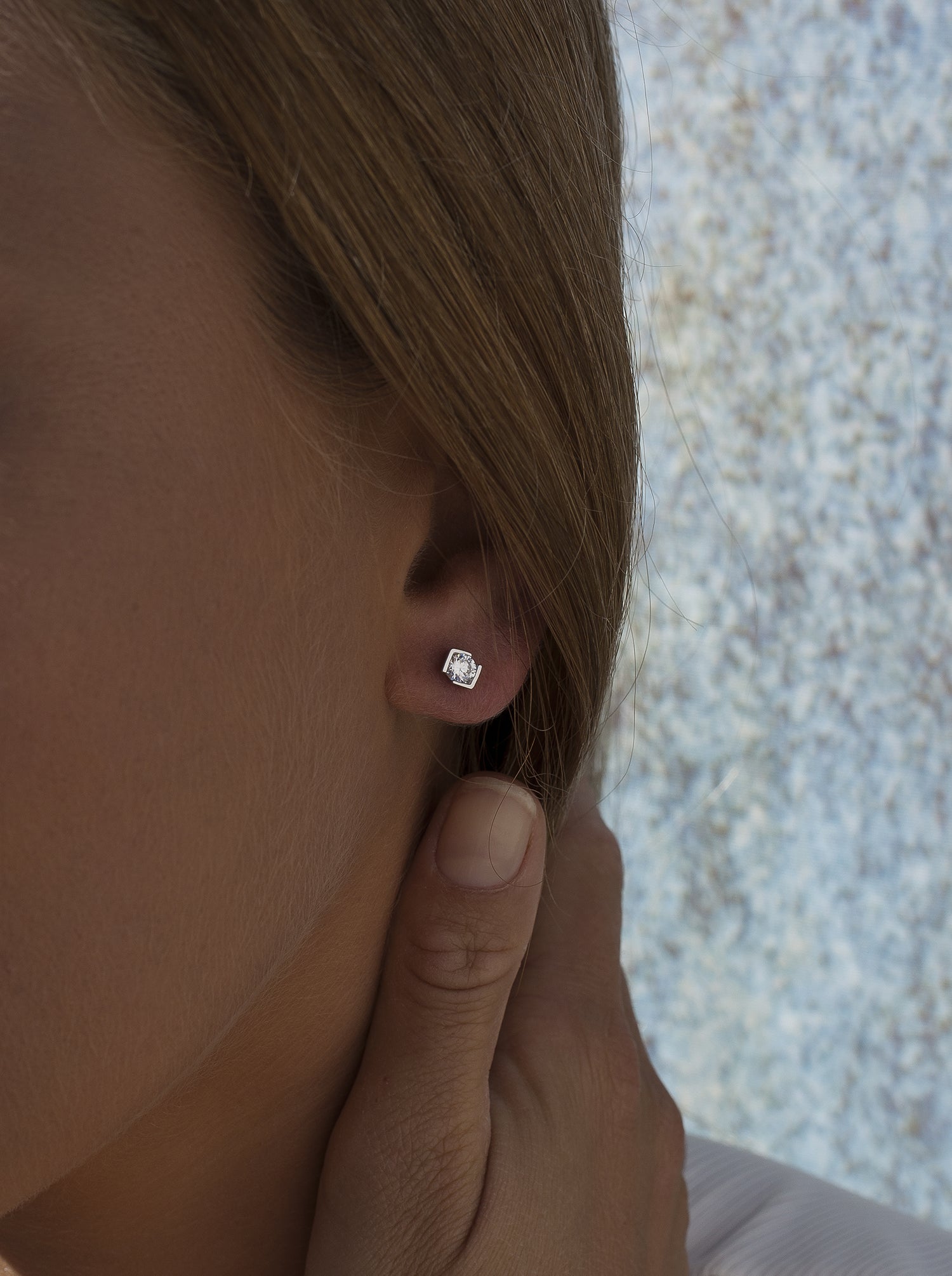 Pendientes botón diseño grapa con circonita en talla redonda-LINEARGENT