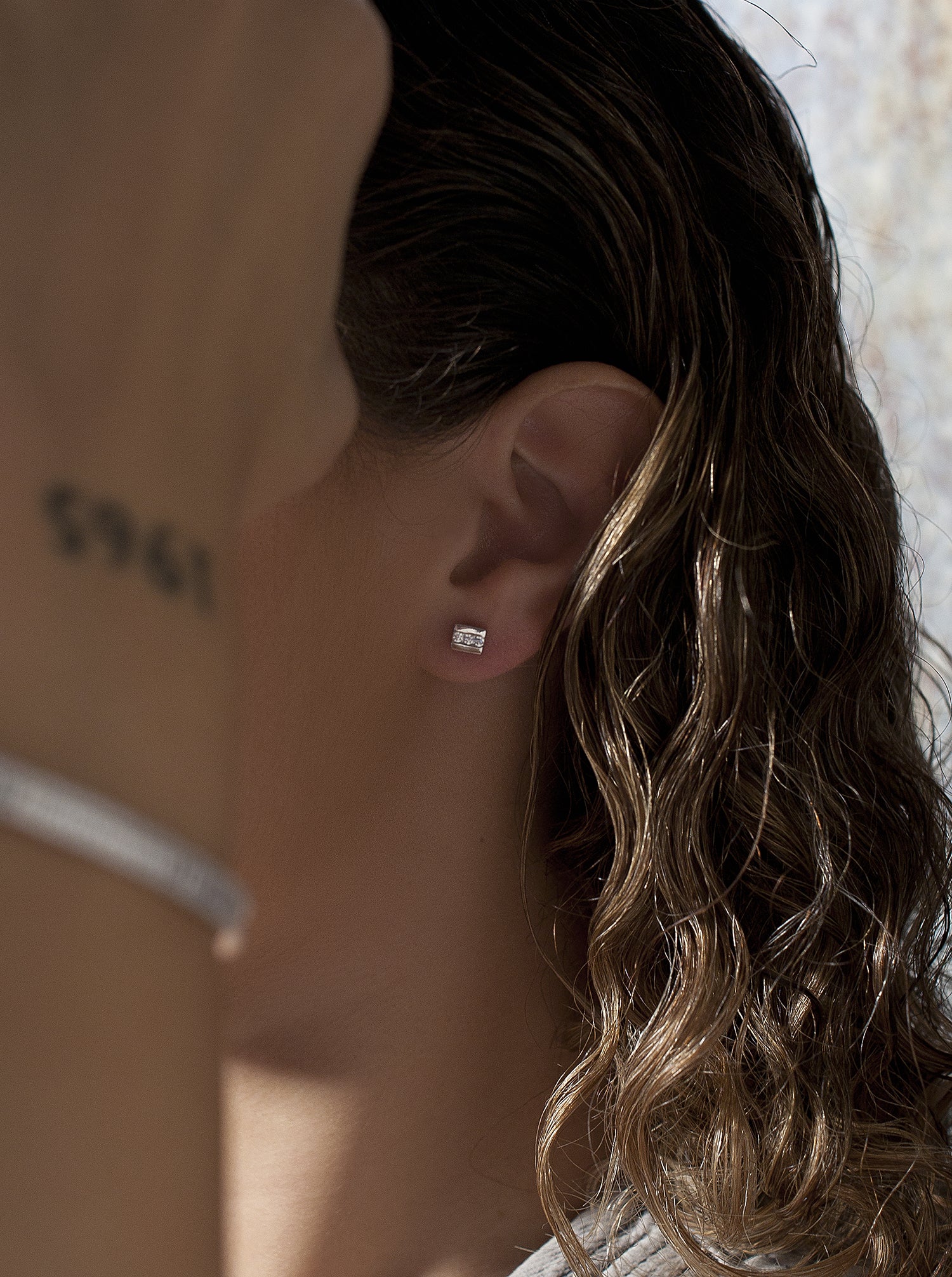 Boucles d'oreilles boutons design ligne de trois zircons-LINEARGENT