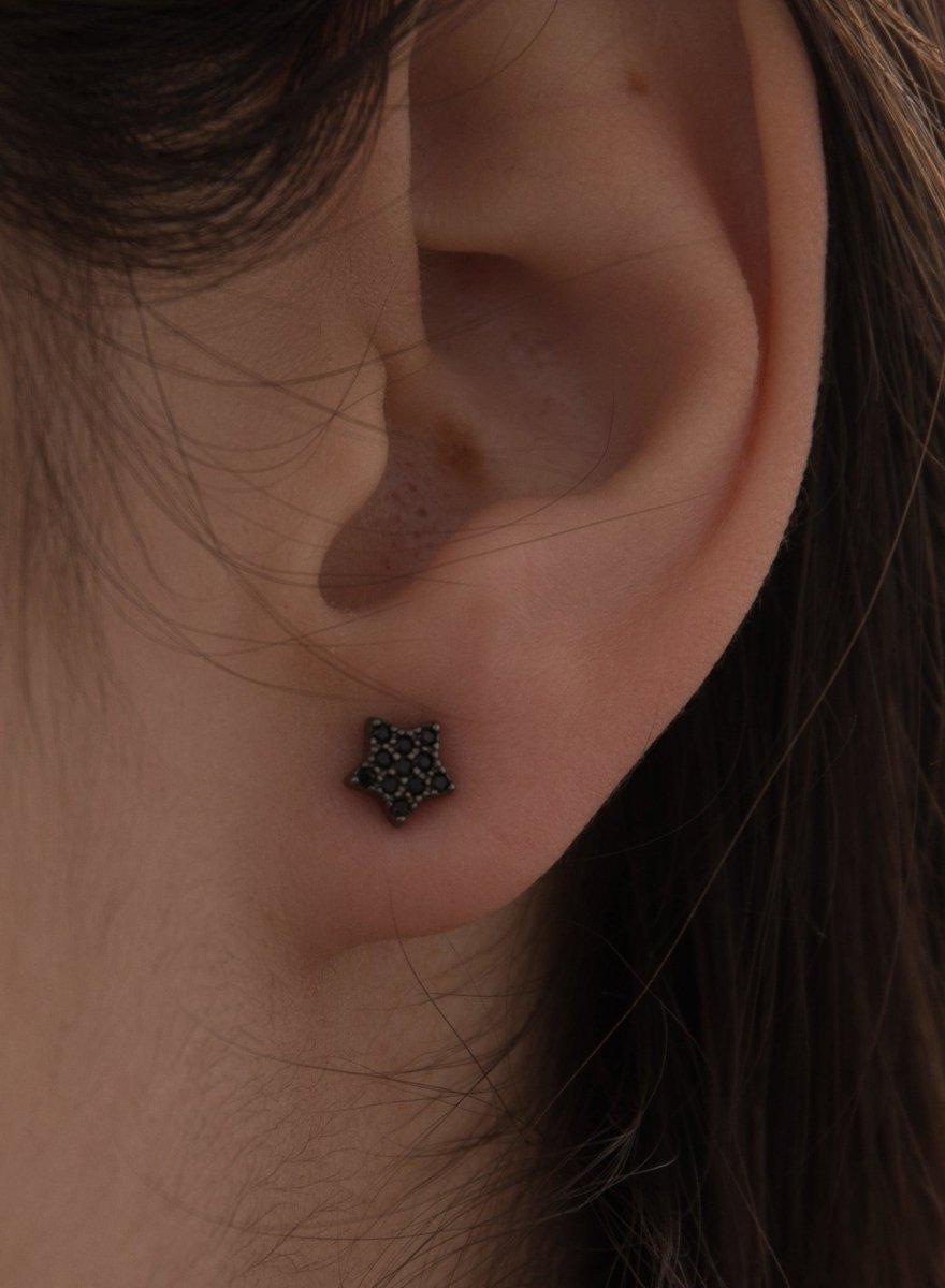 Pendientes brillantes pequeños bañados en rutenio motivo mini estrella-LINEARGENT