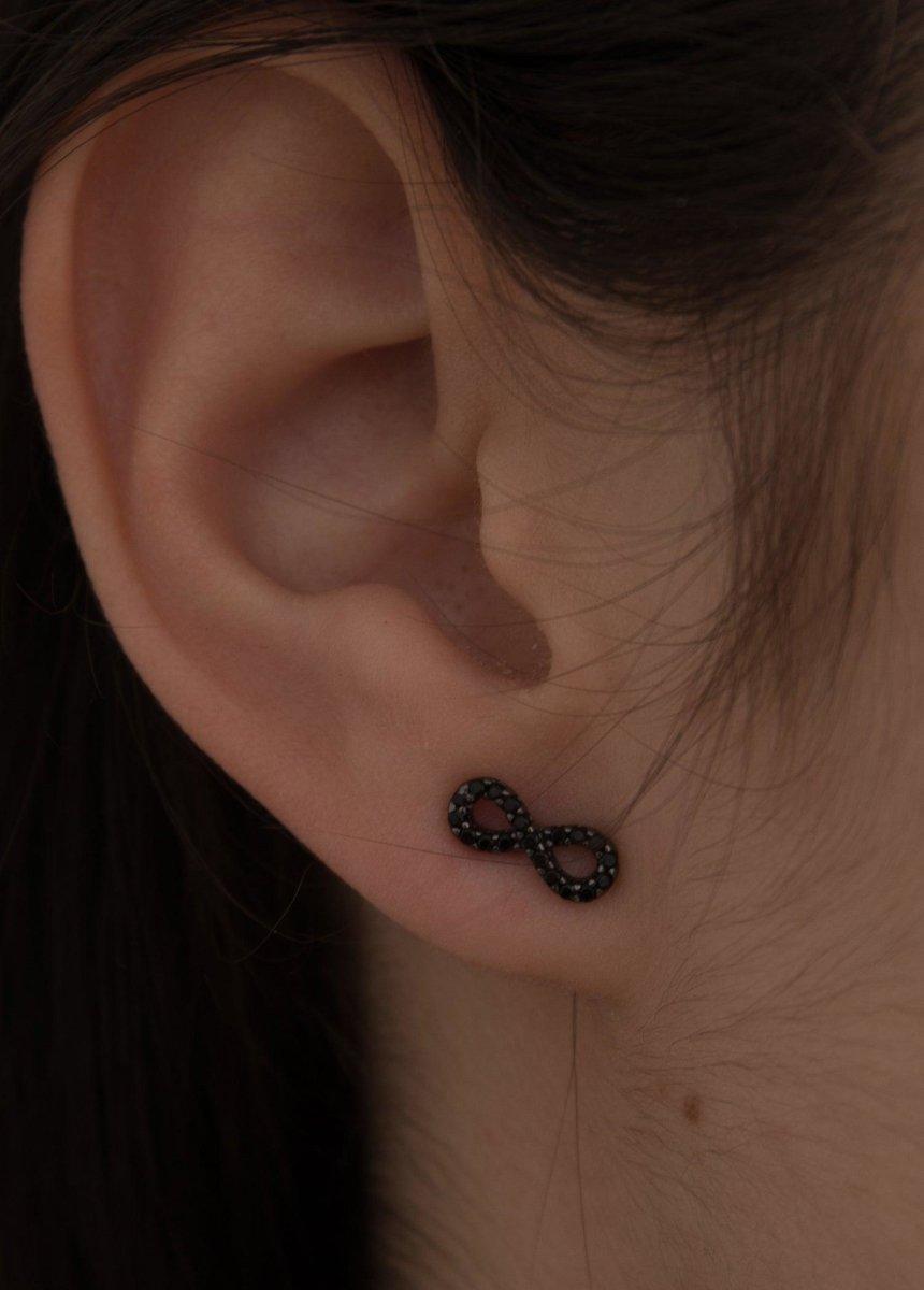 Pendientes brillantes pequeños baño de rutenio motivo infinito-LINEARGENT