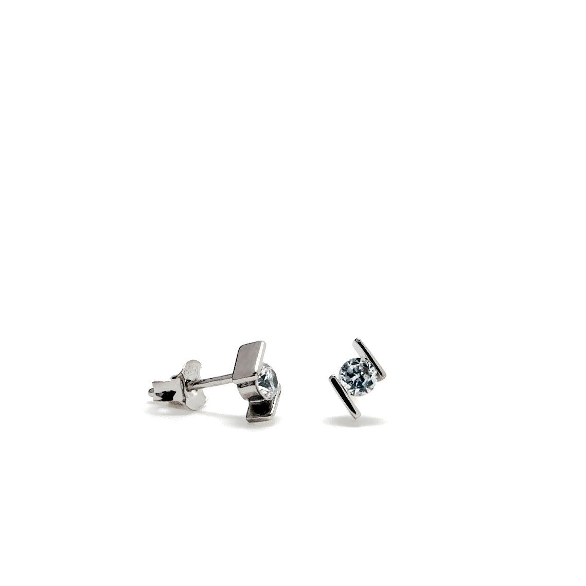 Pendientes brillantes pequeños diseño desigual con circonita central-LINEARGENT