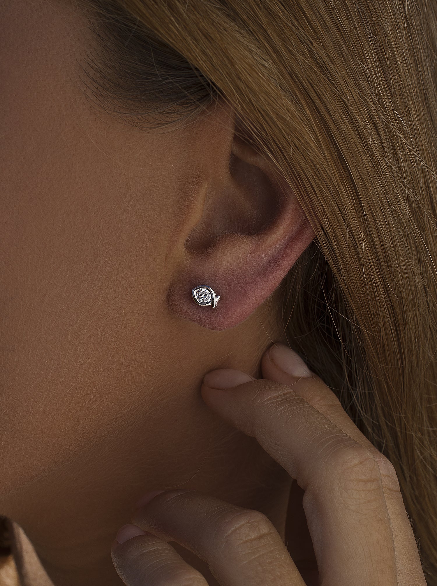 Pendientes brillantes pequeños diseño oval con circonita-LINEARGENT