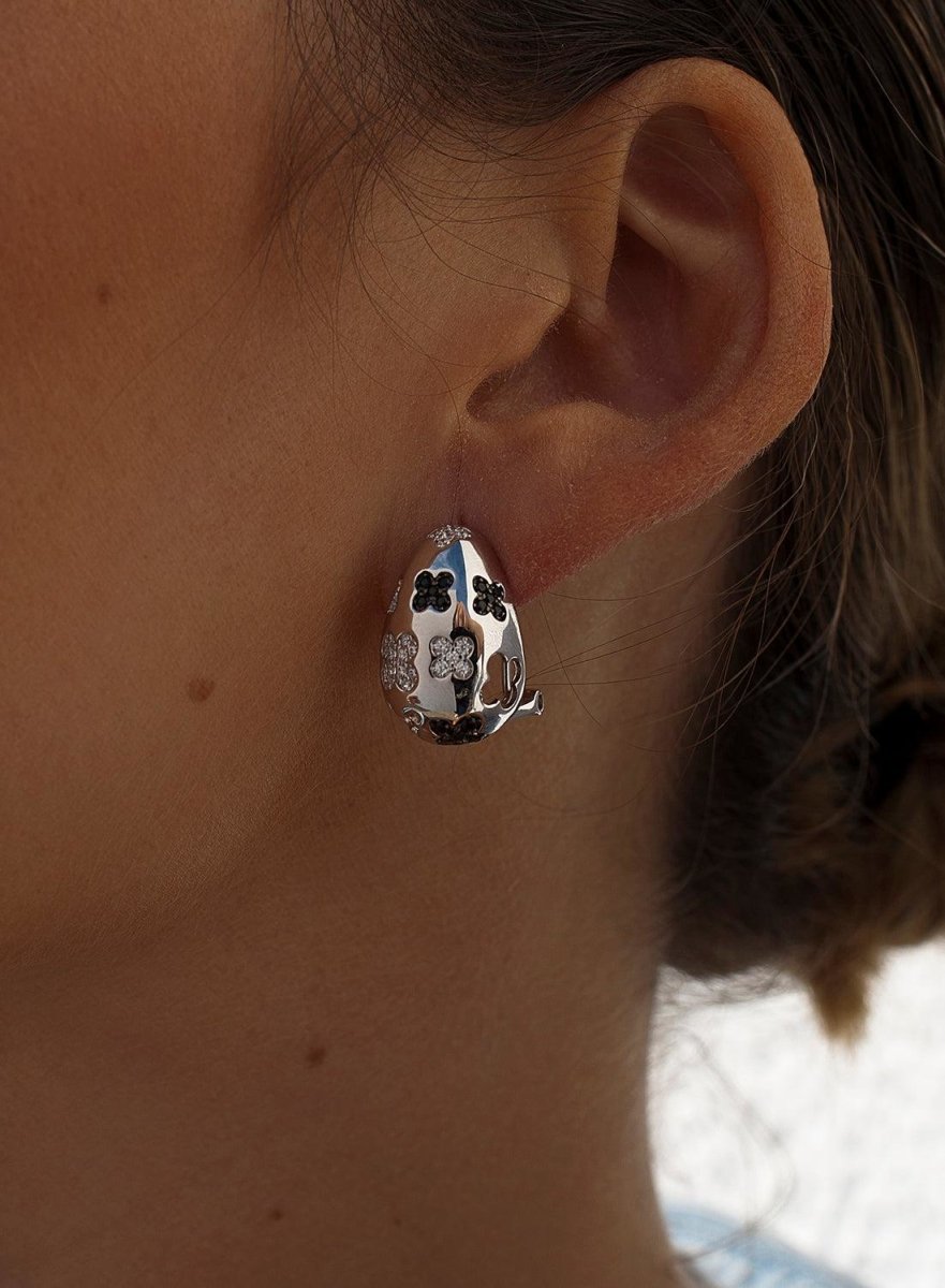 Pendientes cierre omega de plata circonitas blancas y negras-LINEARGENT