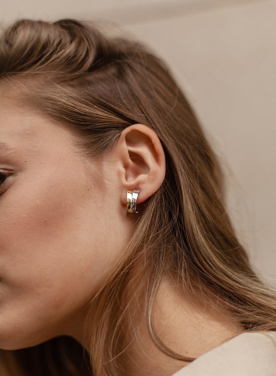 Pendientes cierre omega diseño geometrico bicolor