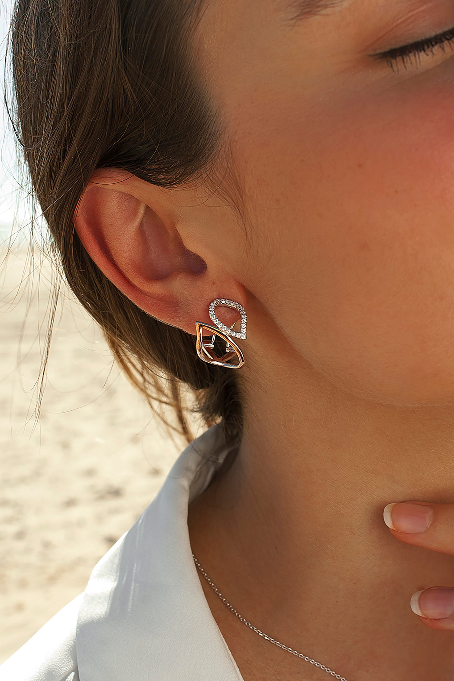 Pendientes cierre omega diseño gotas irregulares bicolores-LINEARGENT