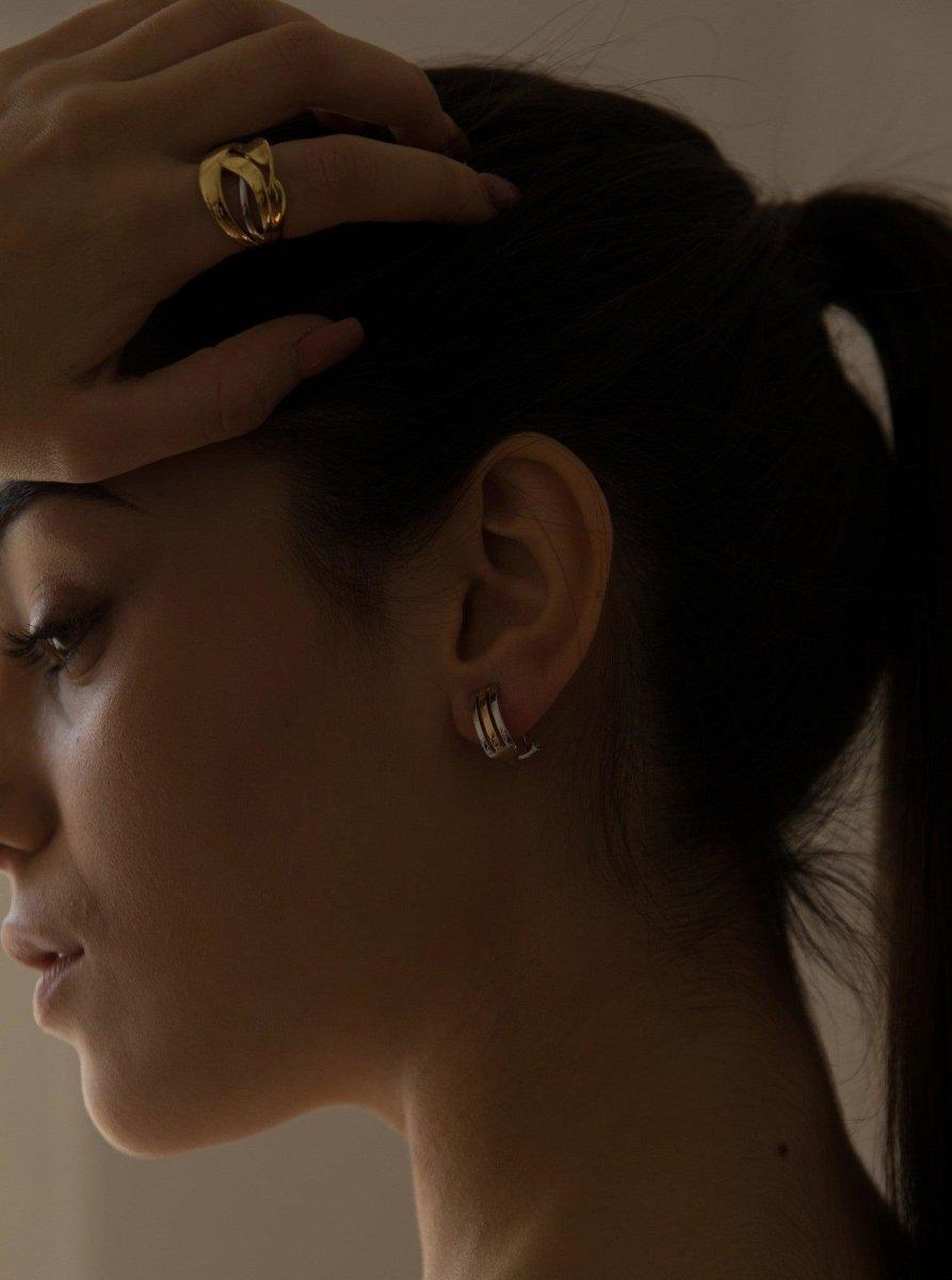 Boucles d'oreilles fermeture omega design linear de argent LINEARGENT