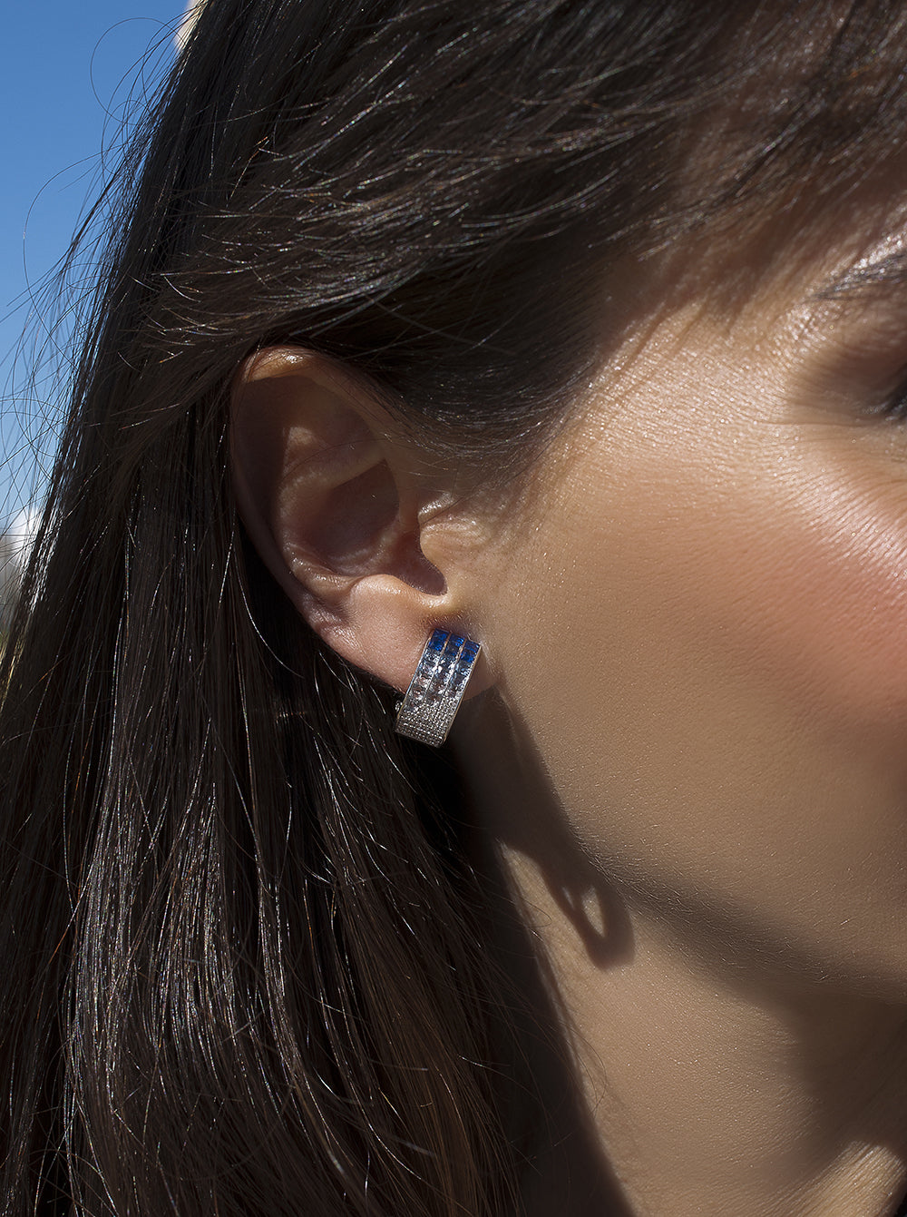 Boucles d'oreilles fermeture omega triple rail triple rail blue tonalités