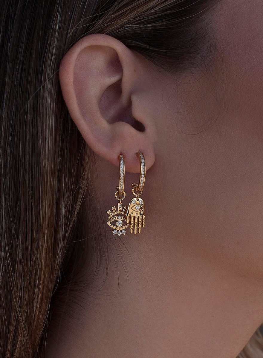 Boucles d'oreilles avec  breloquespendentifs  de main et oeilpendentifs  avec zircons