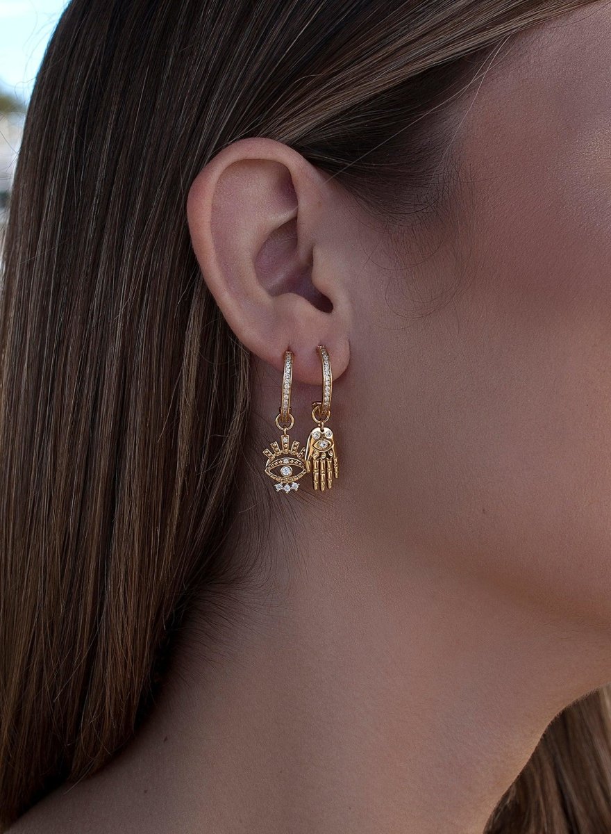 Boucles d'oreilles avec  breloquespendentifs  de main et oeilpendentifs  avec zircons