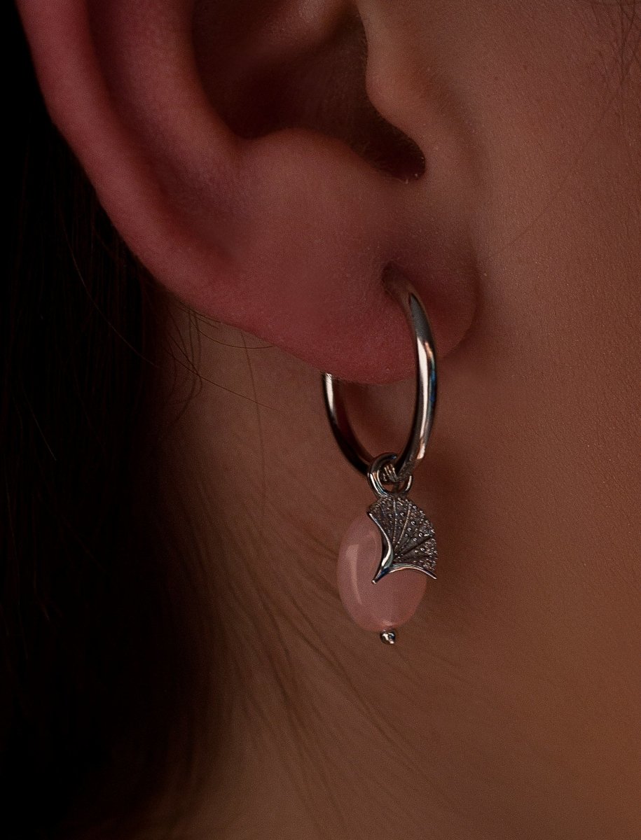 Pendientes con colgantes de plata charm de flor abierta y cuarzo rosa-LINEARGENT