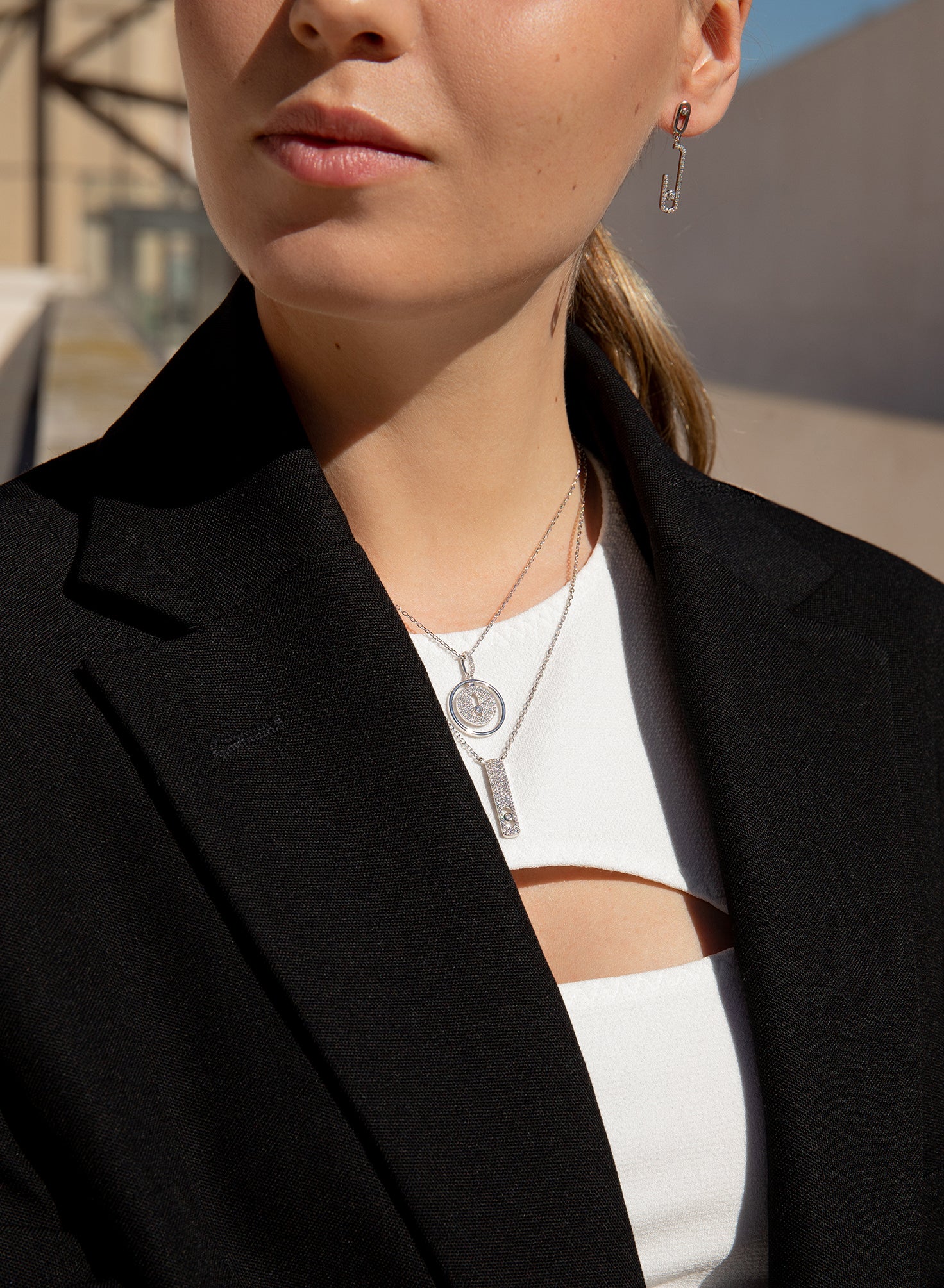 Boucles d'oreilles avec pendentifs design de clip brillante