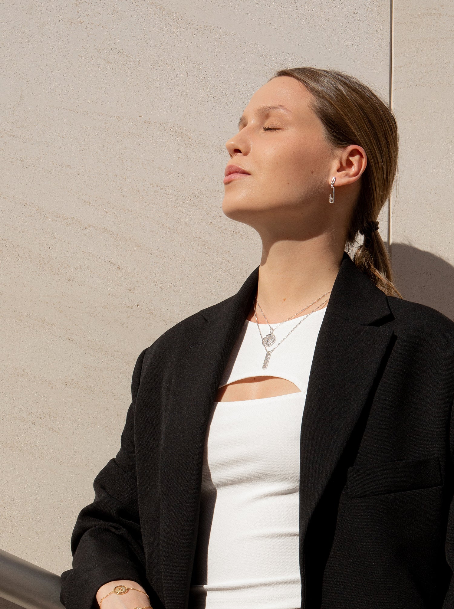 Boucles d'oreilles avec pendentifs design de clip brillante