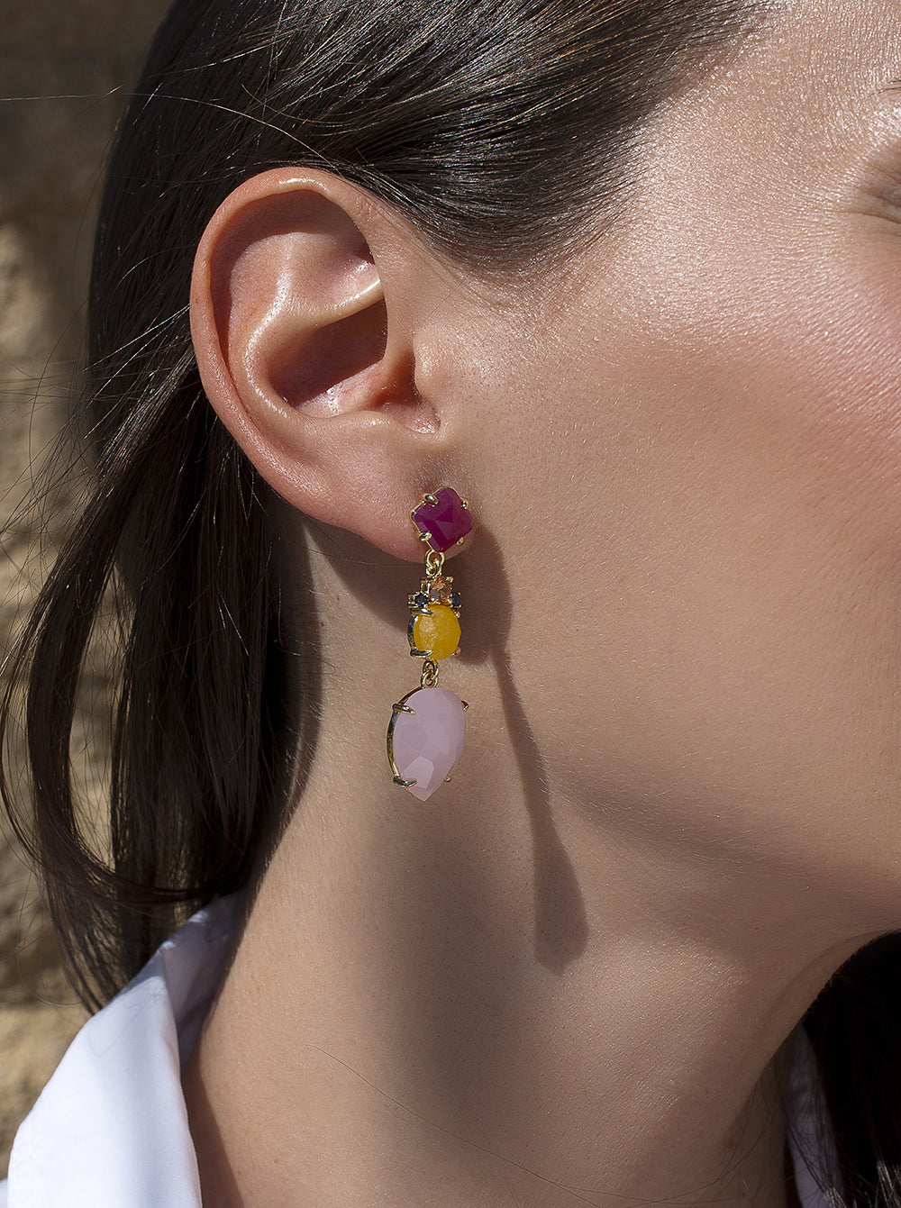 Pendientes de piedra natural largos en tonos rosados
