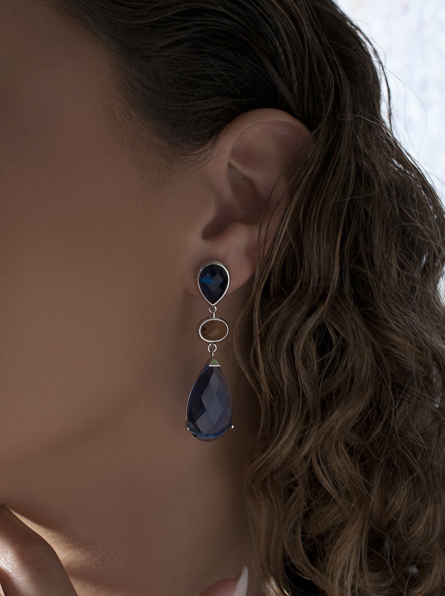 Pendientes de piedras de colores diseño lágrima tono azurita