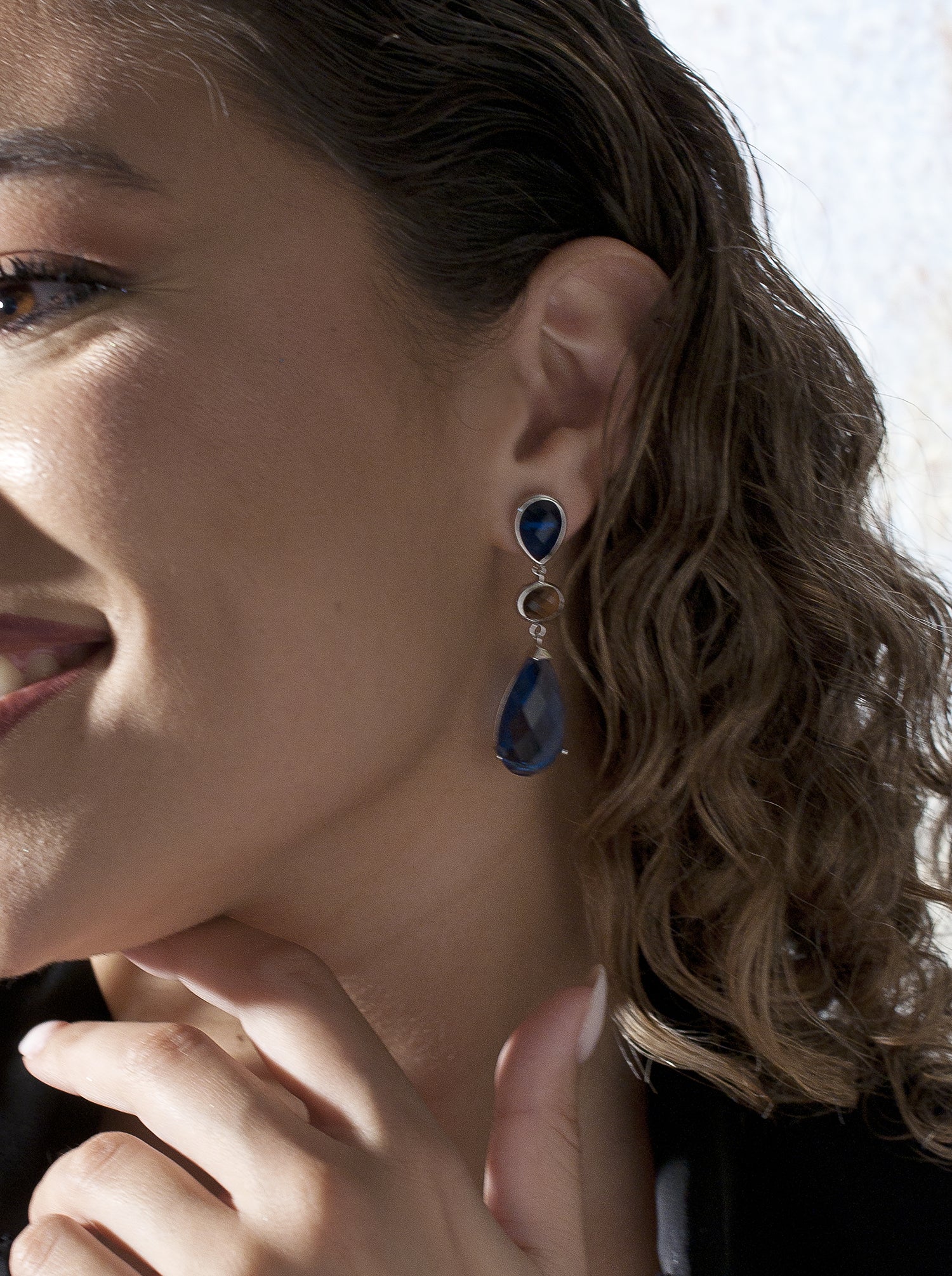 Pendientes de piedras de colores diseño lágrima tono azurita