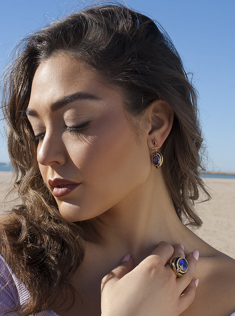 Pendientes de piedras de colores en tono amatista