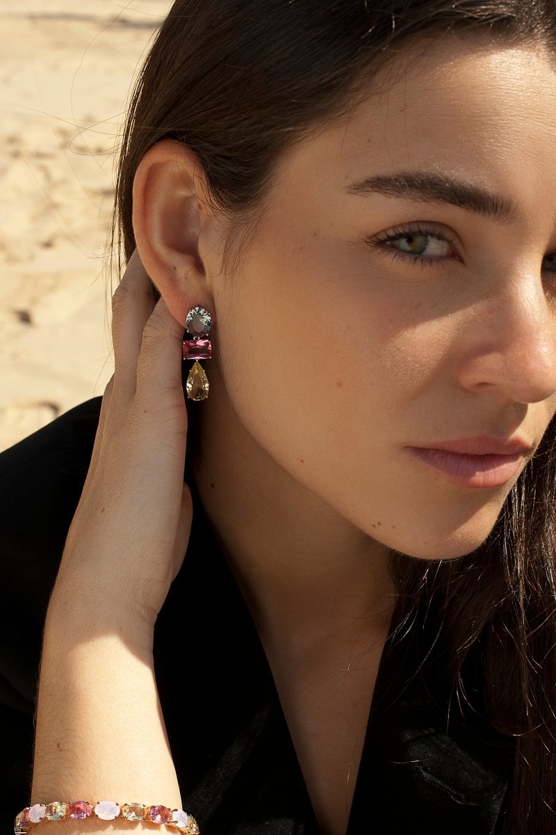 Pendientes de plata con piedras de colores en talla redonda esmeralda y pera