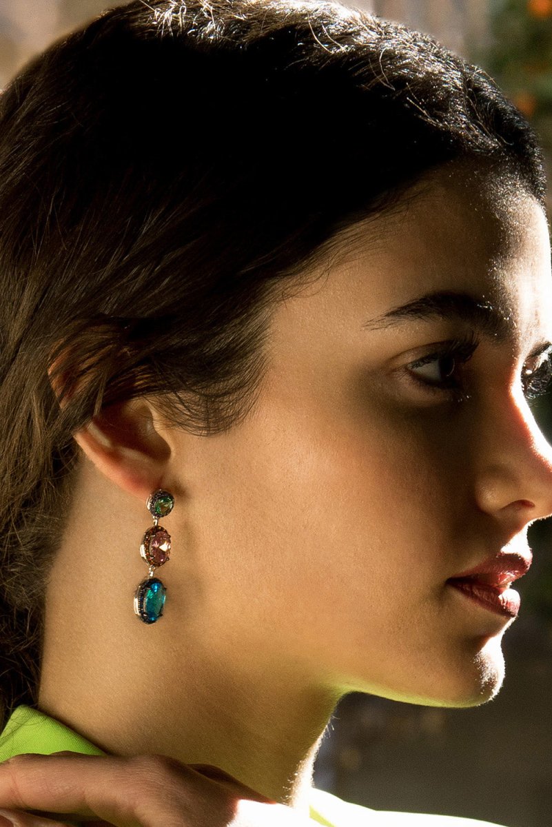 Boucles d'oreilles longs de pierres de couleurs design de trois gemmes