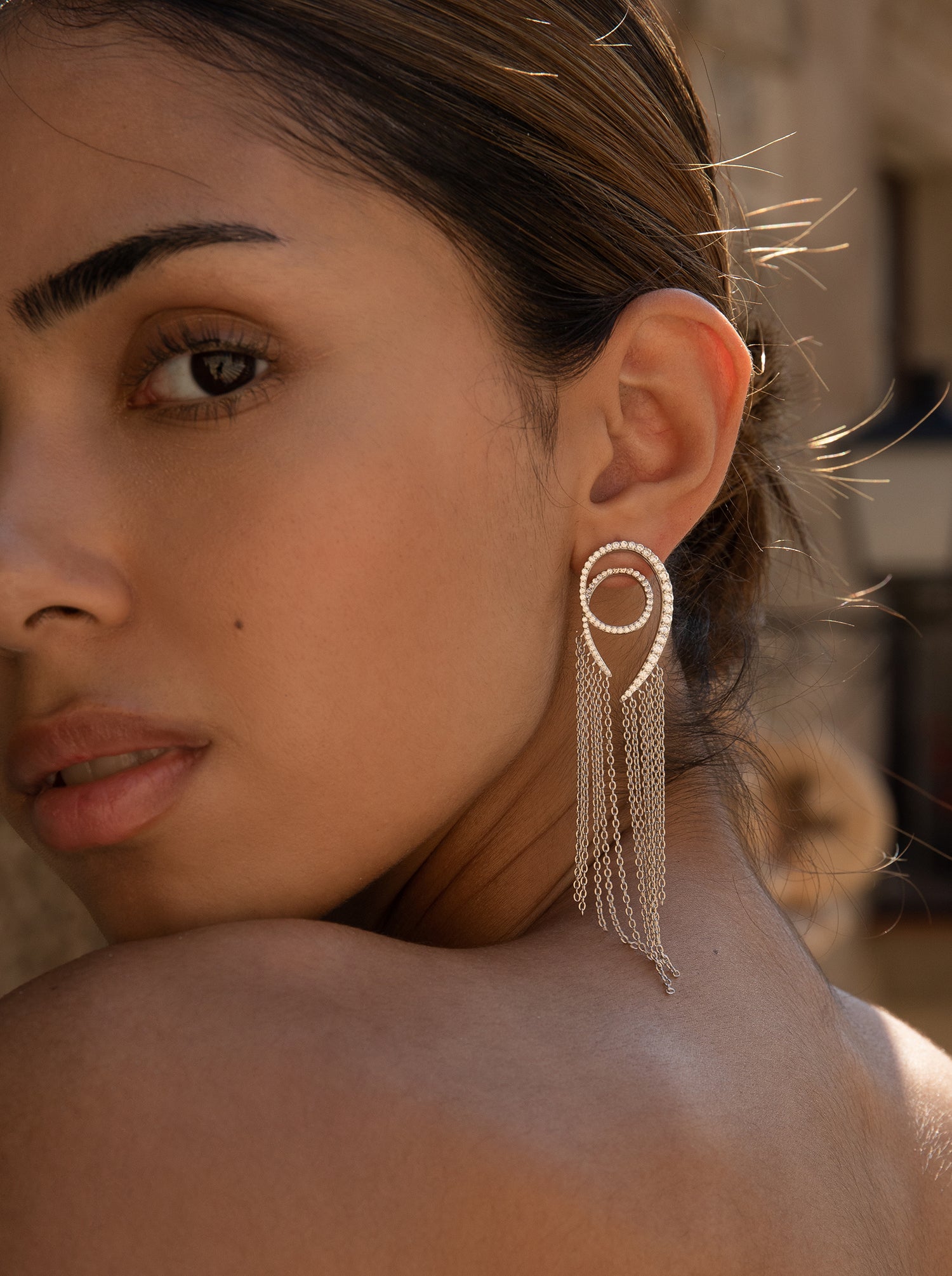 Pendientes largos diseño cortina de cadenas y circonitas